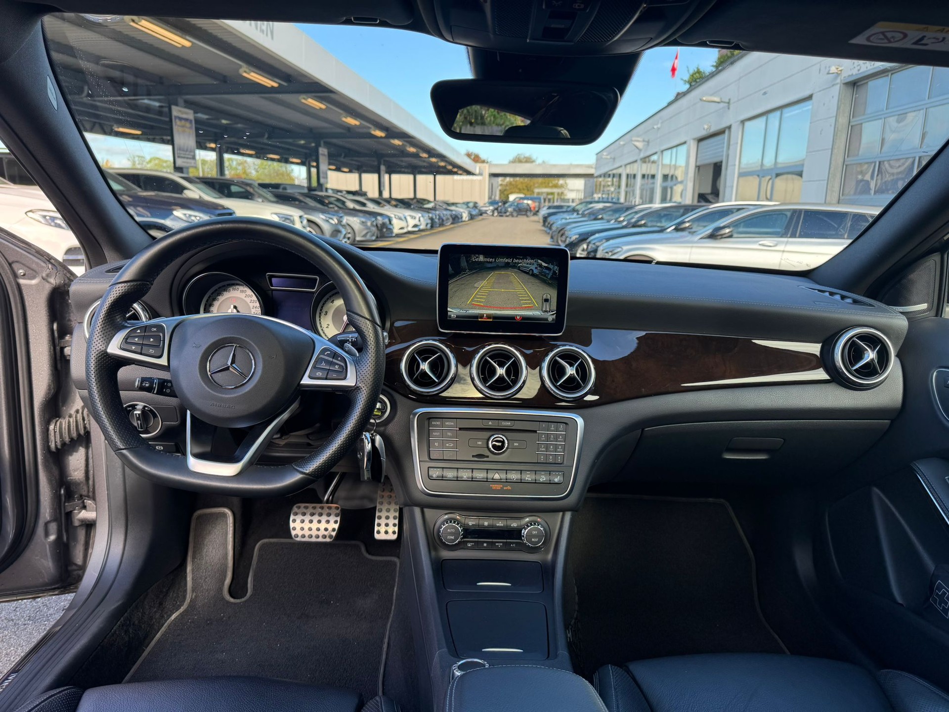 MERCEDES-BENZ GLA 250 AMG Line 4Matic 7G-DCT-image-8