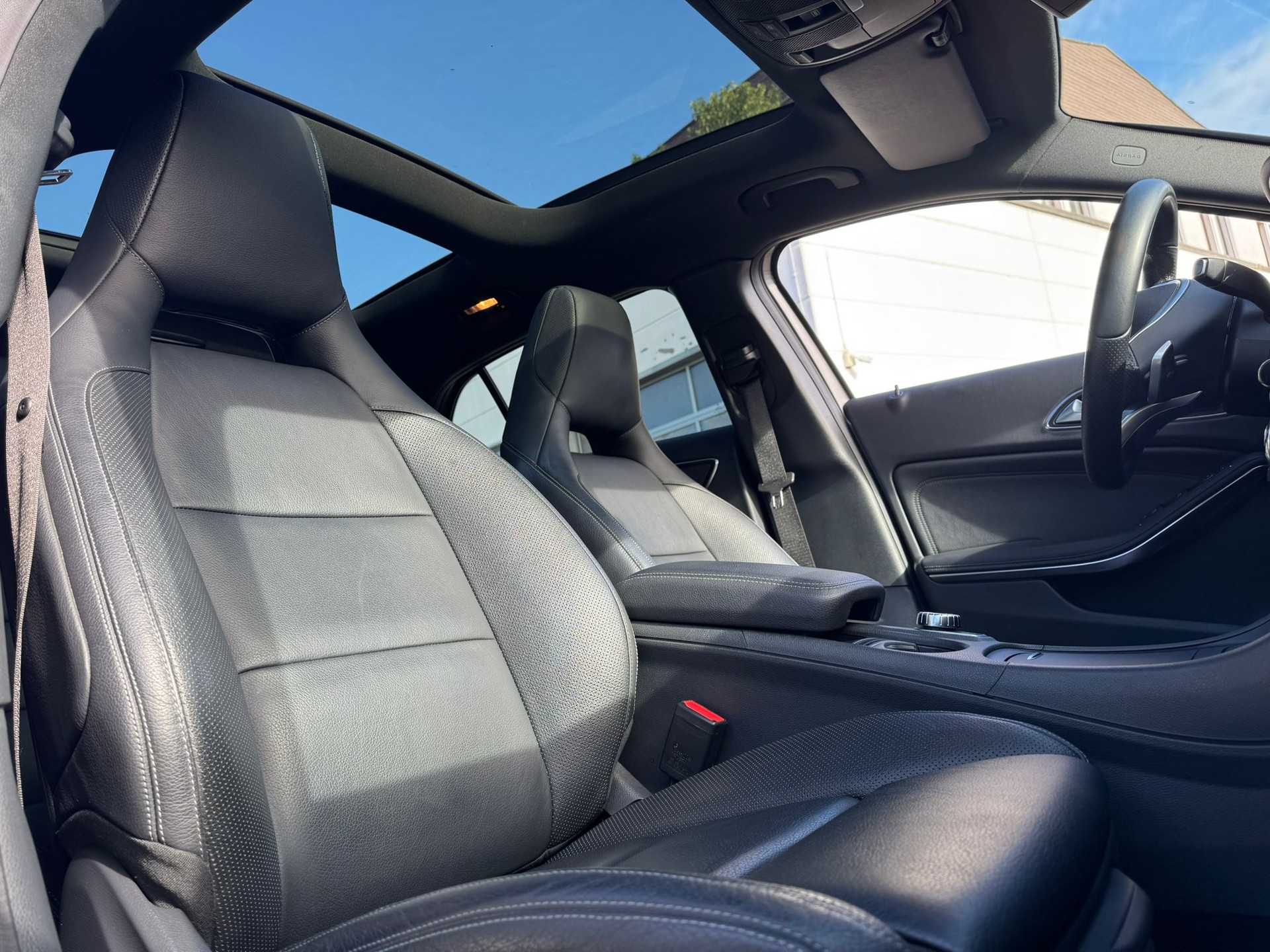 MERCEDES-BENZ GLA 250 AMG Line 4Matic 7G-DCT-image-13