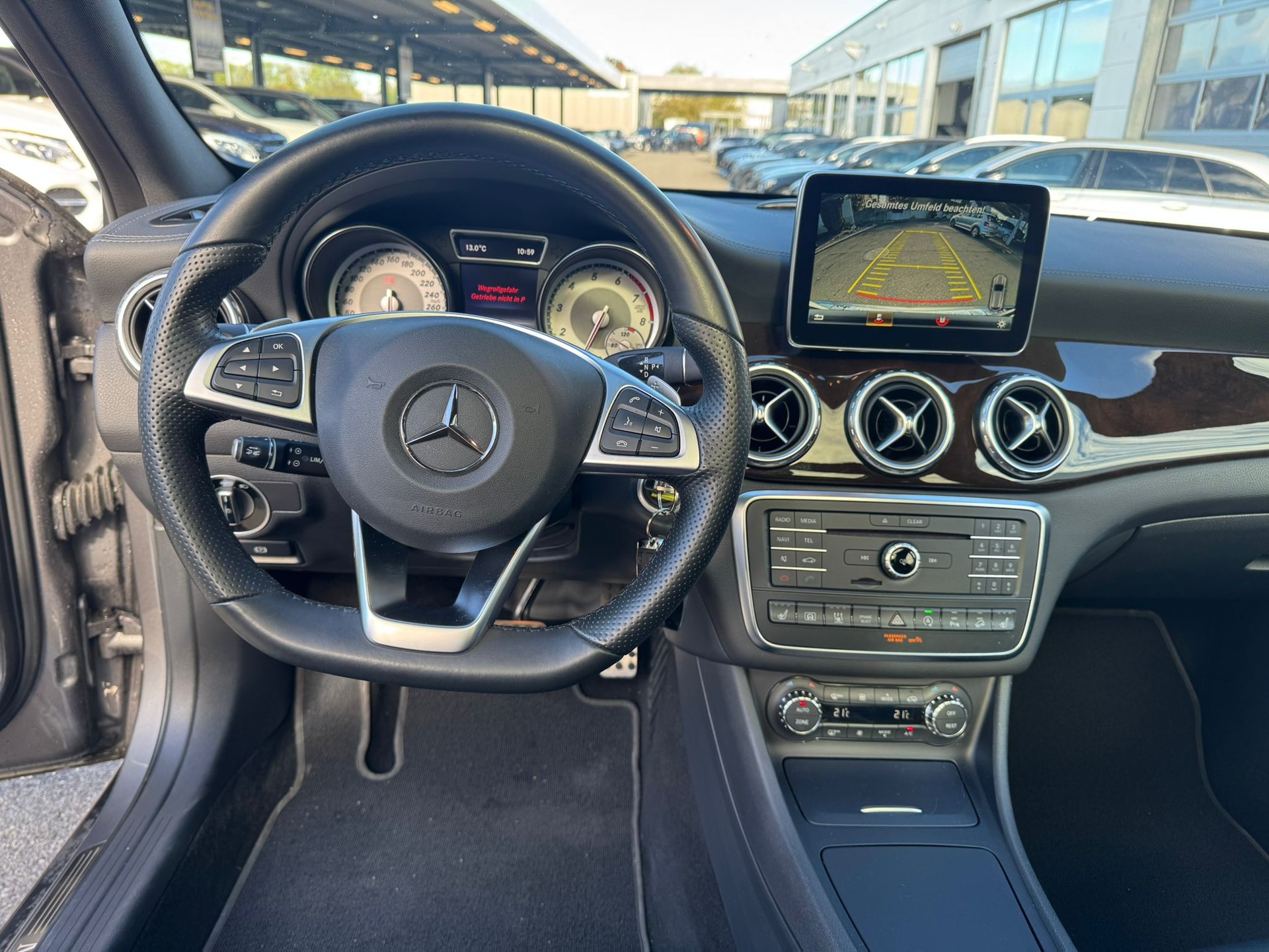 MERCEDES-BENZ GLA 250 AMG Line 4Matic 7G-DCT-image-9