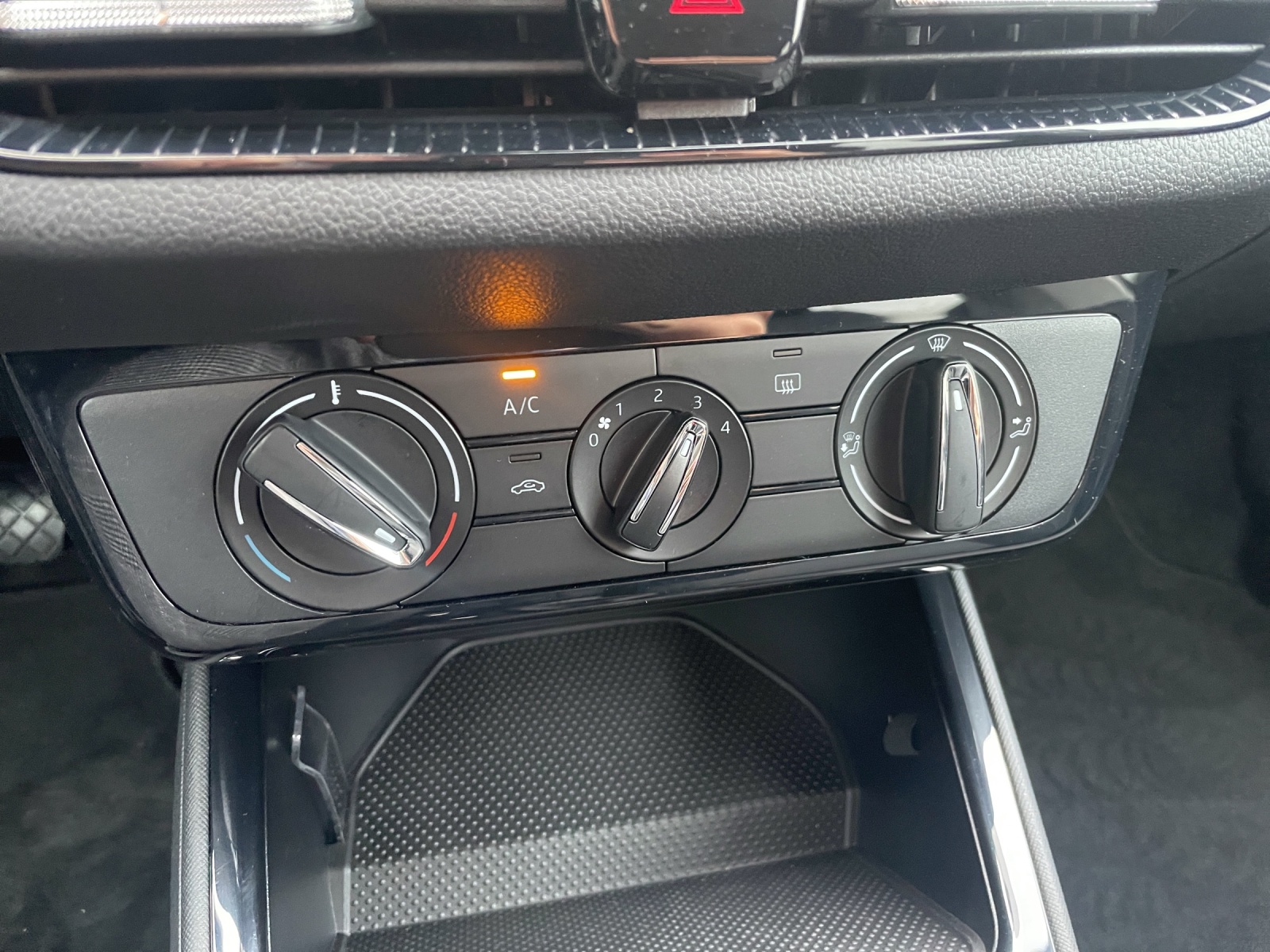 SKODA Fabia 1.0 TSI Selection-image-10