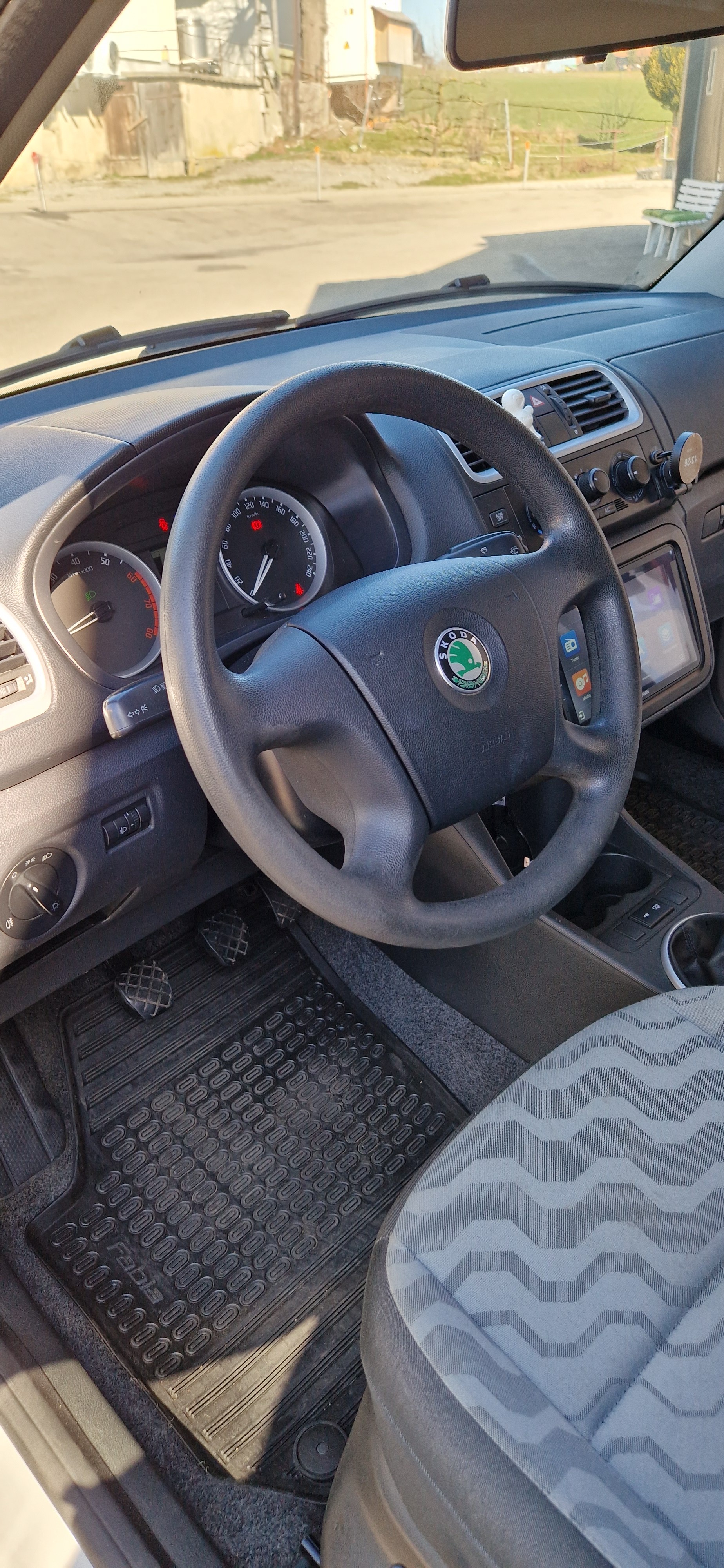 SKODA Fabia 1.2 Entry-image-4