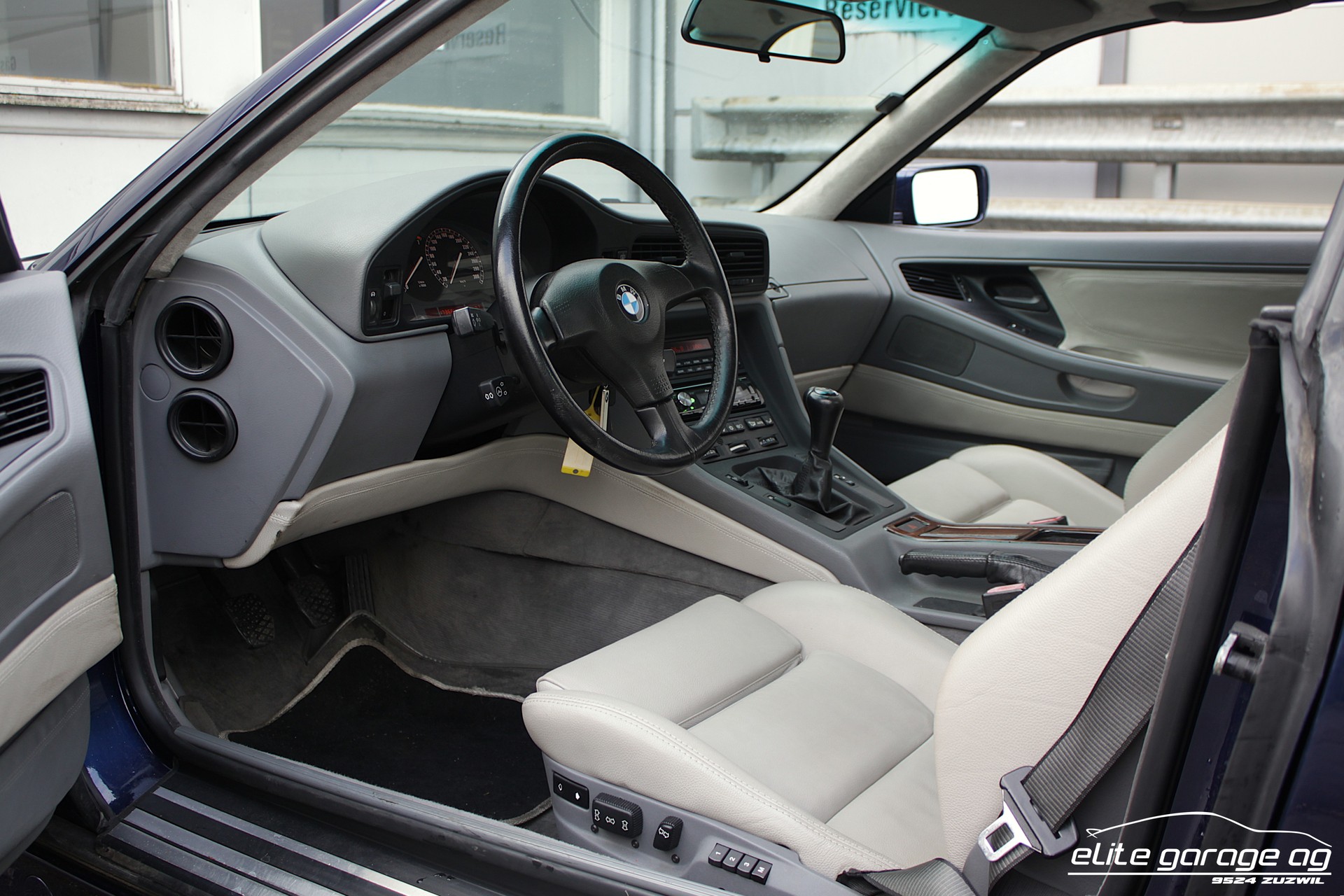 BMW 850i-image-13