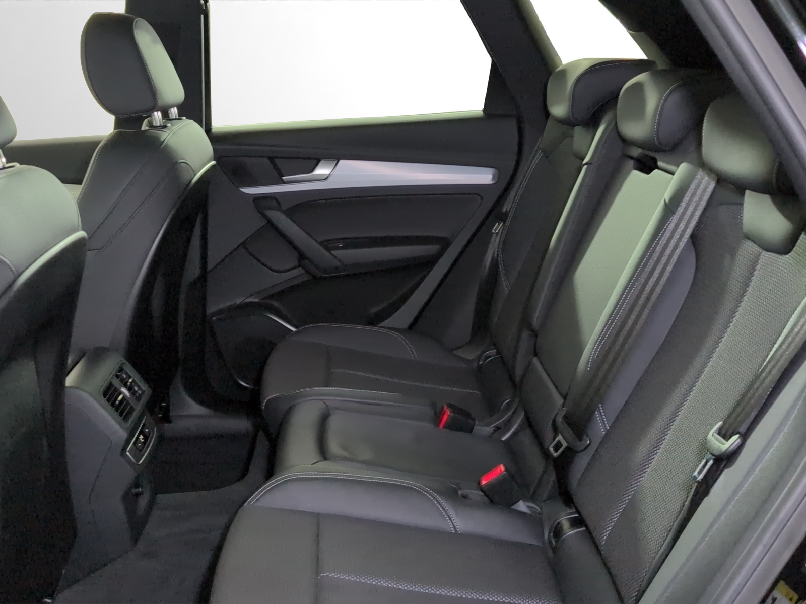 AUDI Q5 40 TFSI S line quattro S-tronic-image-13