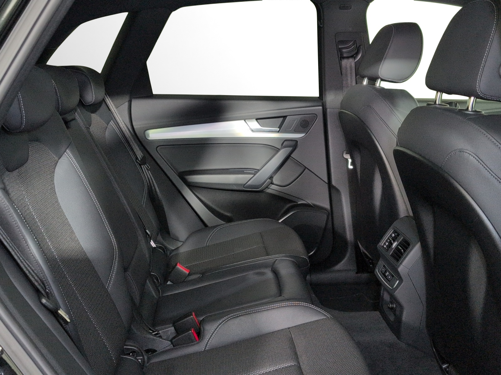 AUDI Q5 40 TFSI S line quattro S-tronic-image-12