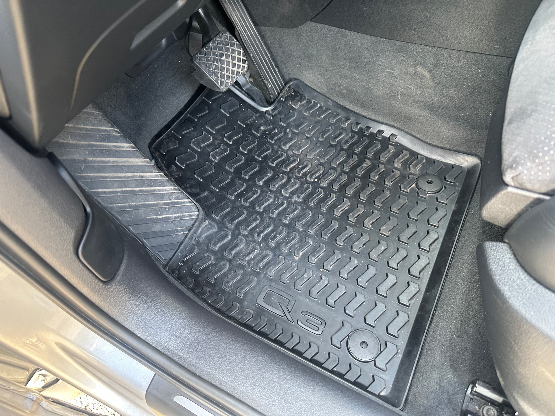 AUDI Q3 2.0 TDI quattro S-tronic-image-15