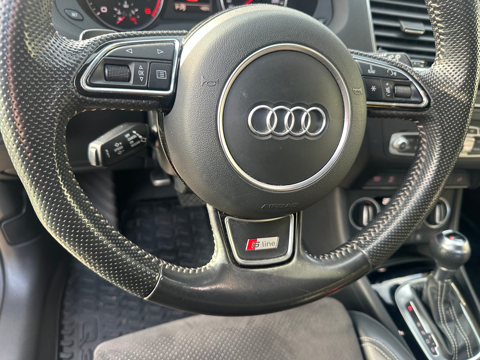 AUDI Q3 2.0 TDI quattro S-tronic-image-11
