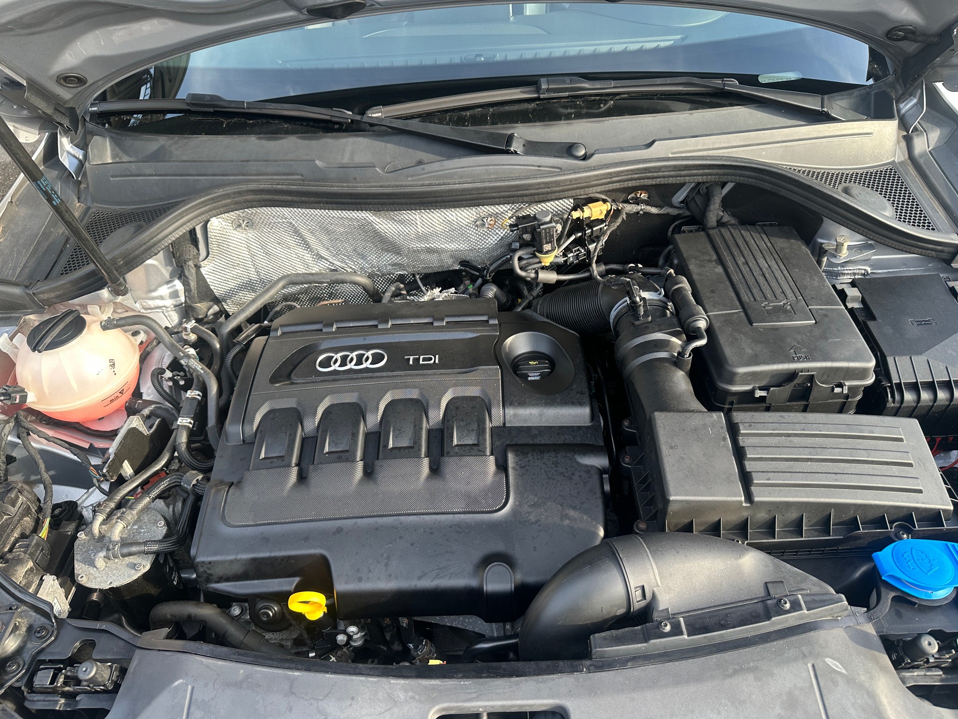AUDI Q3 2.0 TDI quattro S-tronic-image-18