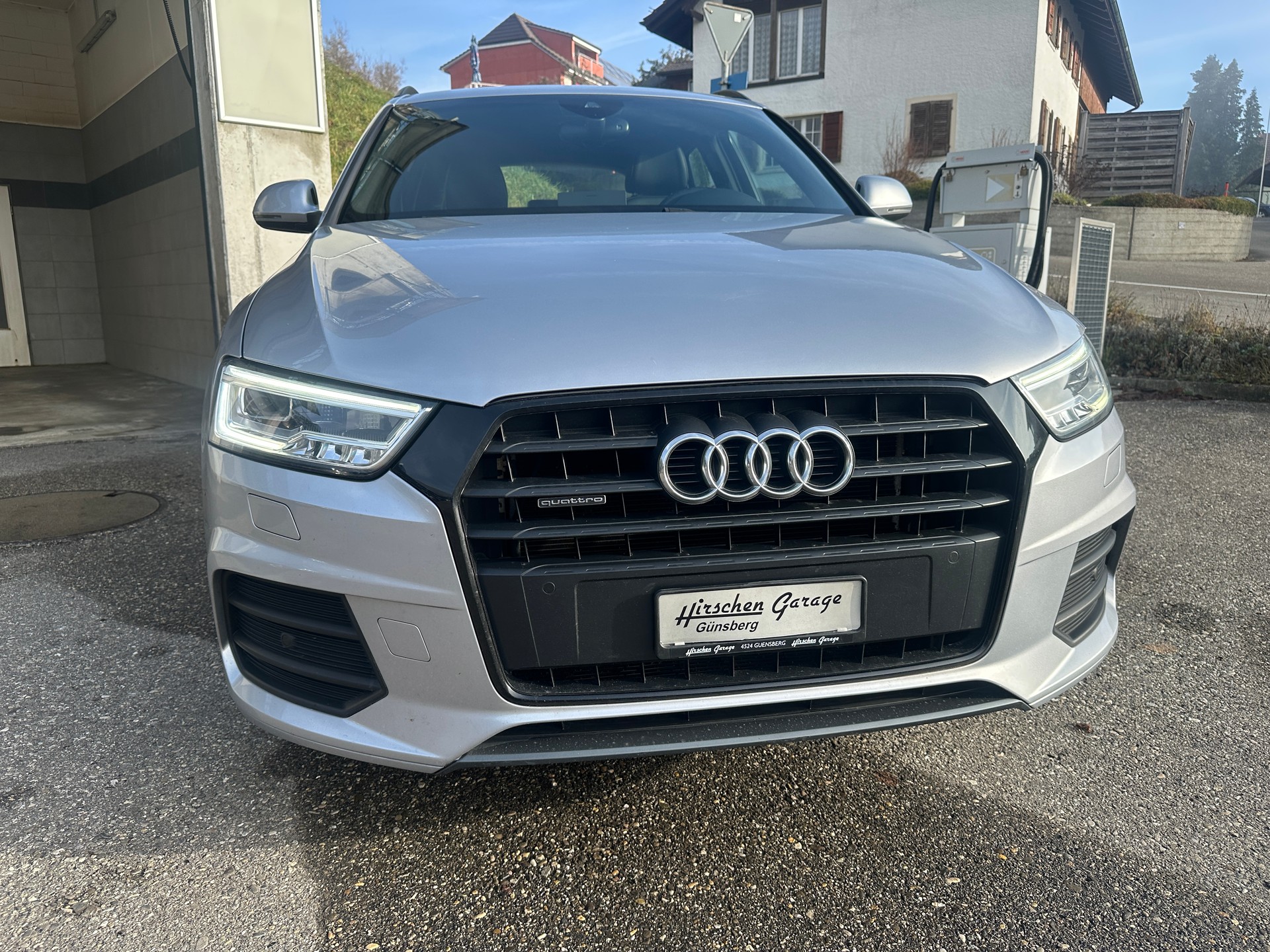 AUDI Q3 2.0 TDI quattro S-tronic-image-0
