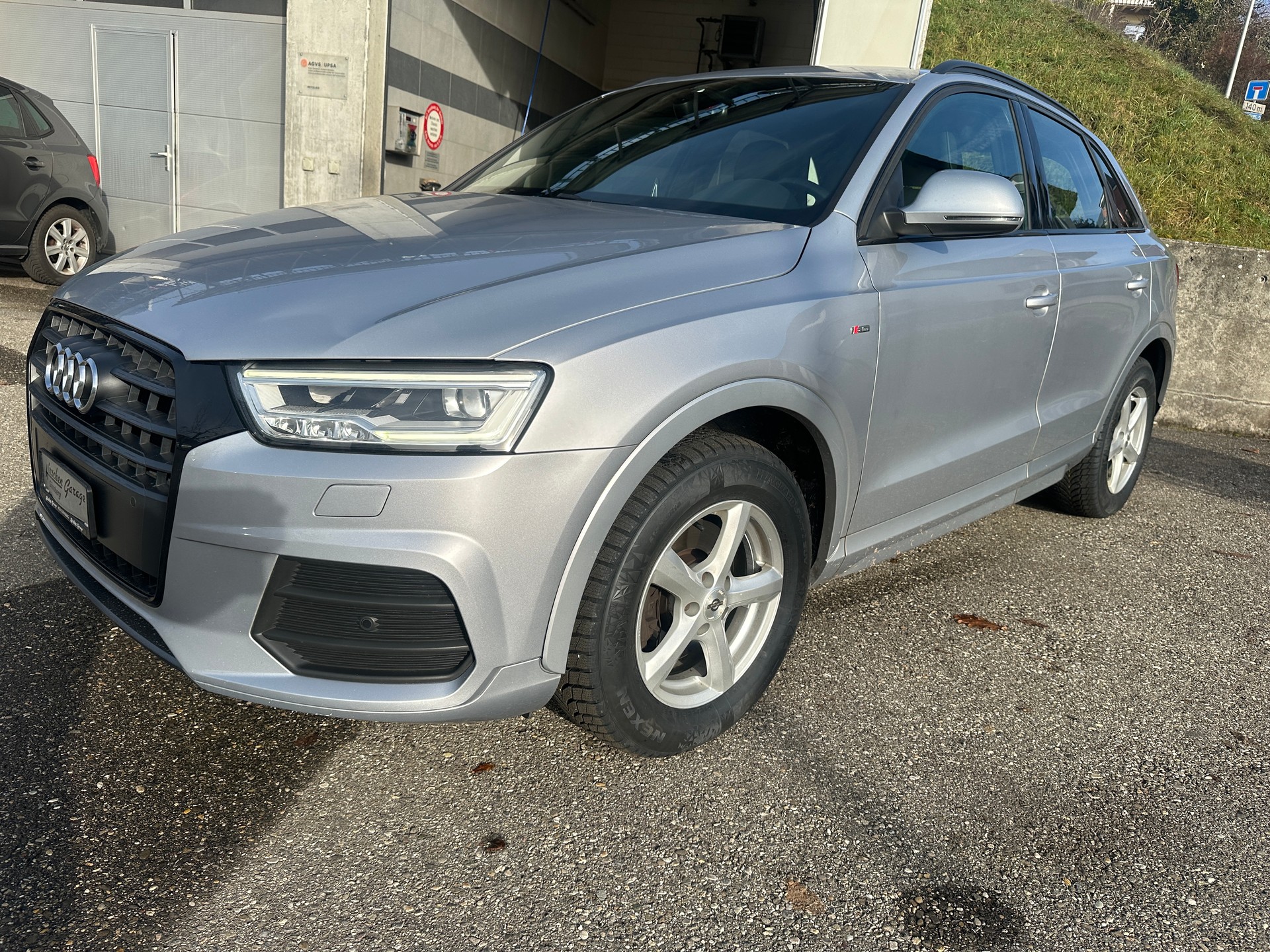 AUDI Q3 2.0 TDI quattro S-tronic-image-4