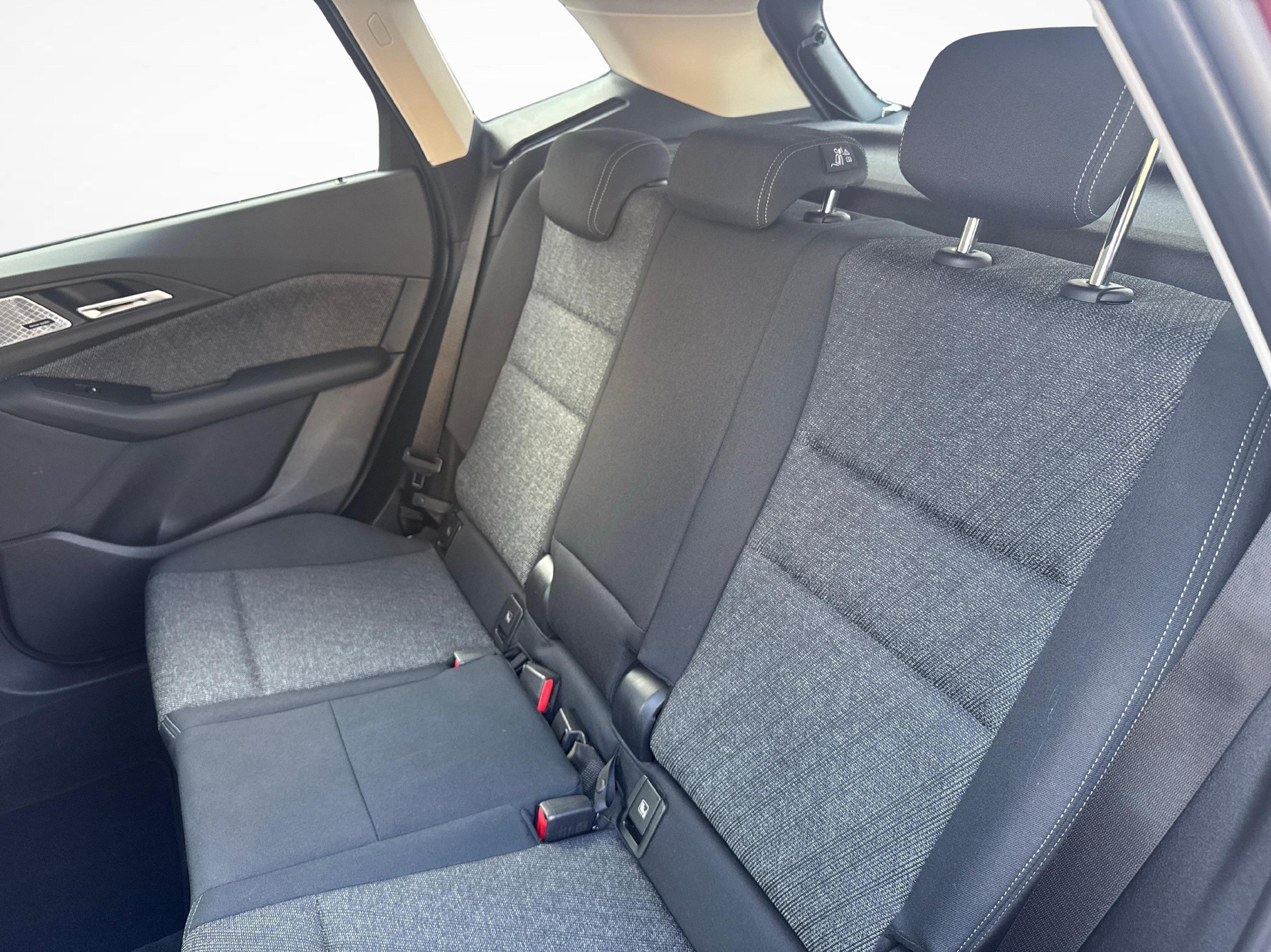 BMW 218i Active Tourer-image-19