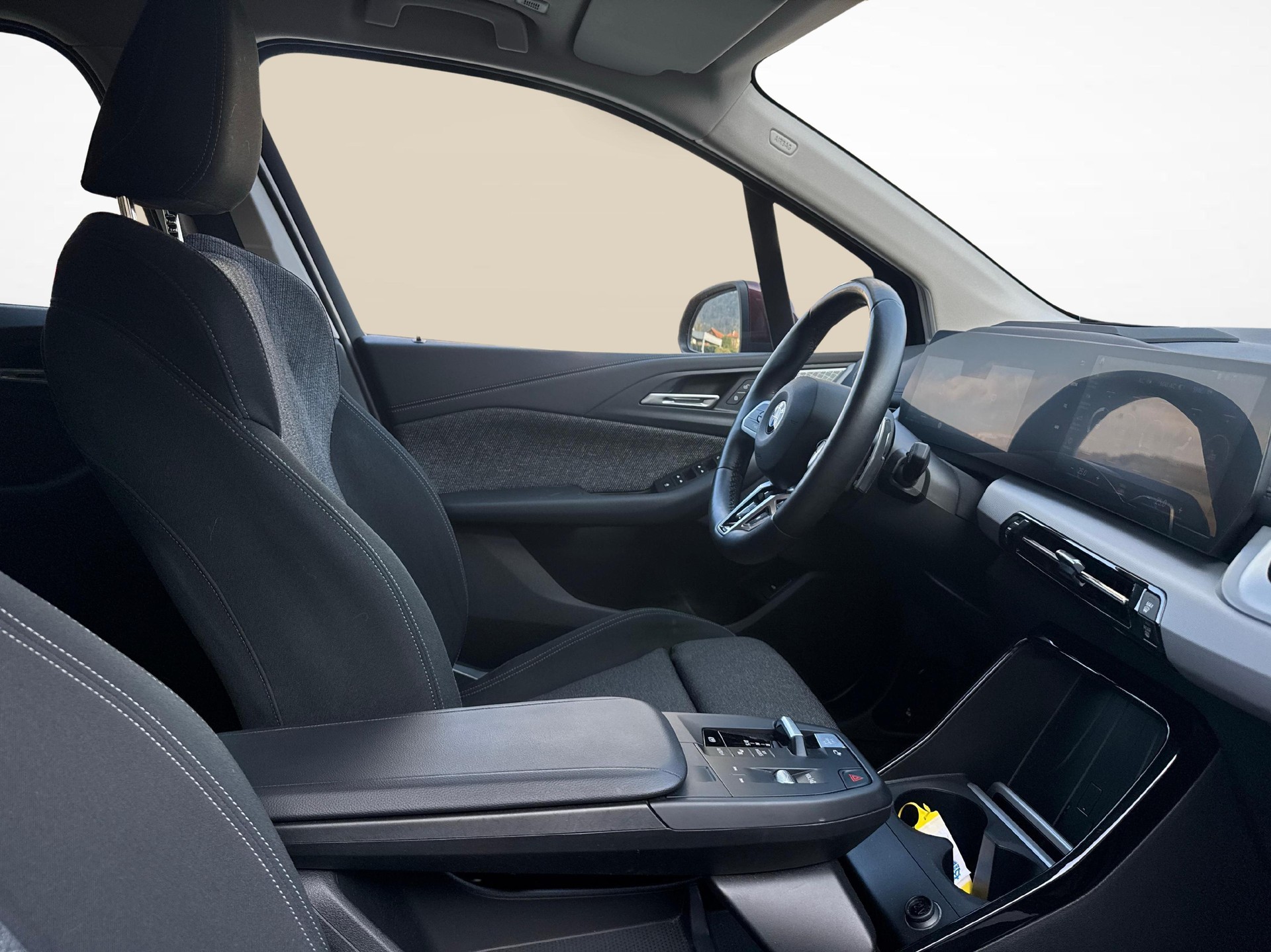 BMW 218i Active Tourer-image-17