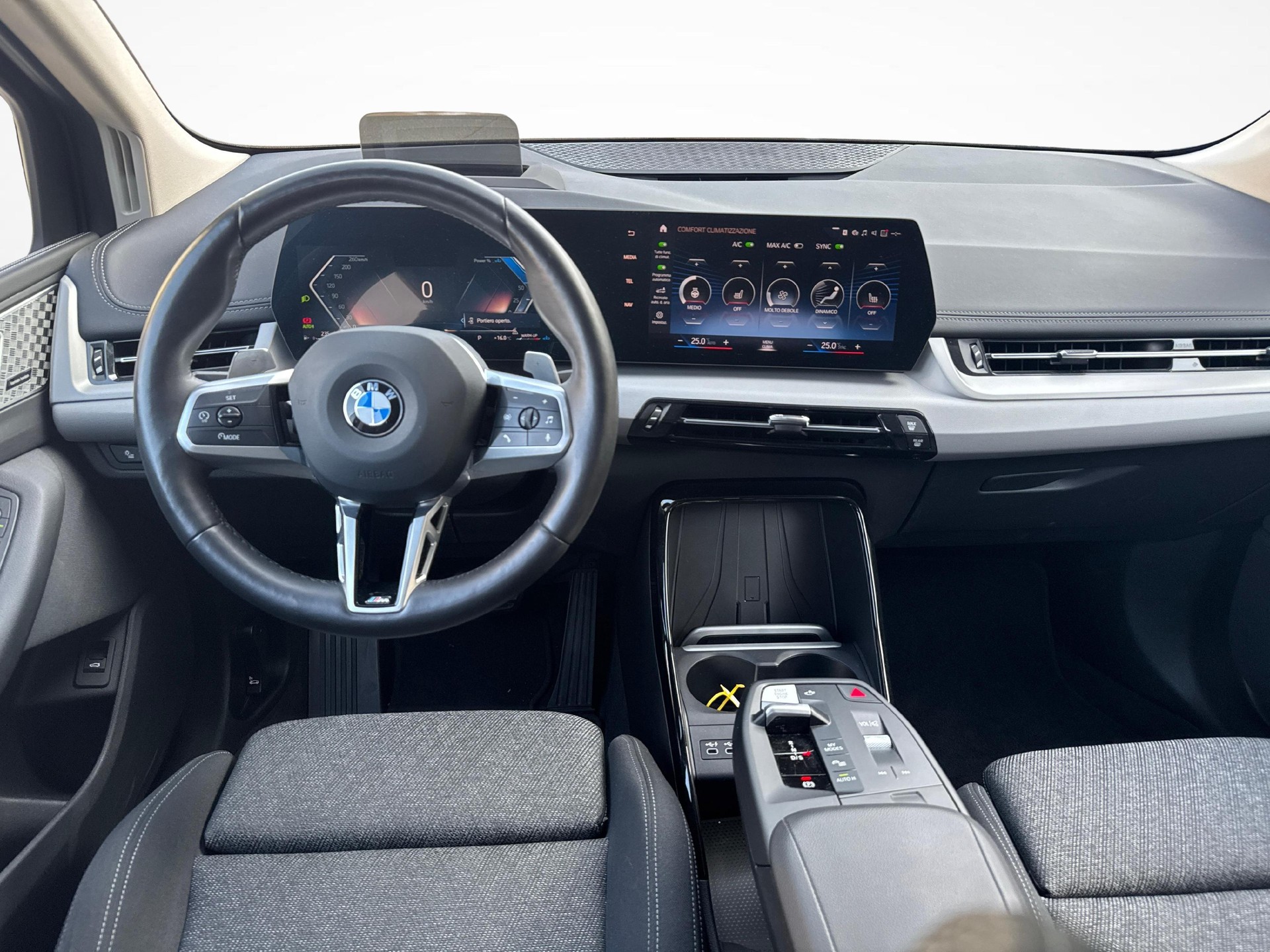 BMW 218i Active Tourer-image-13