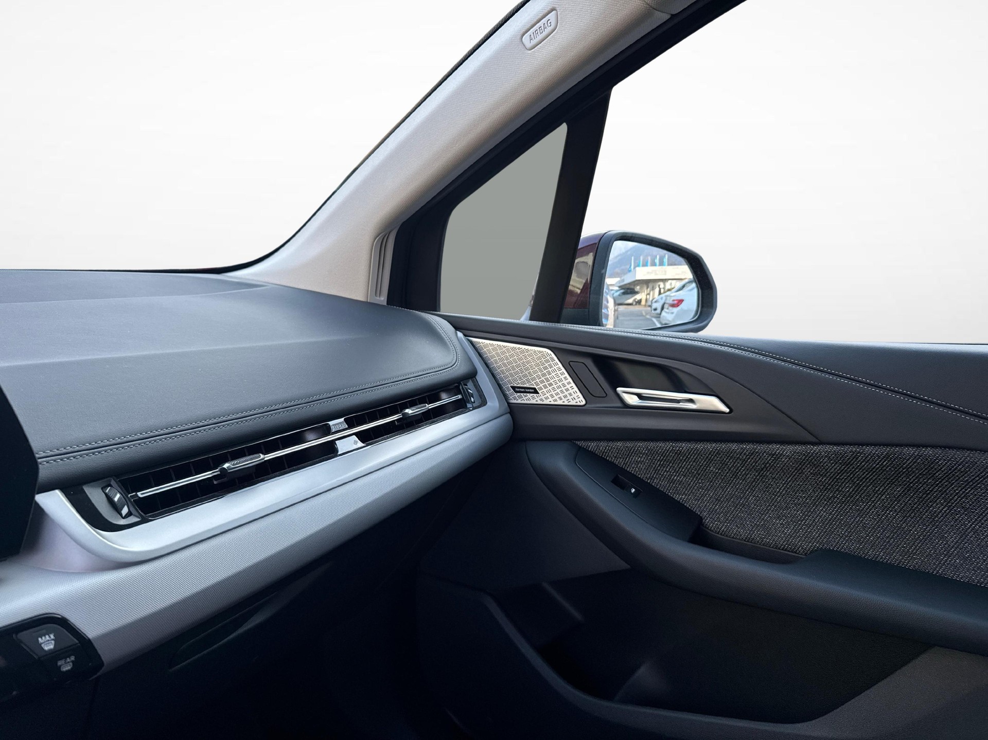 BMW 218i Active Tourer-image-18