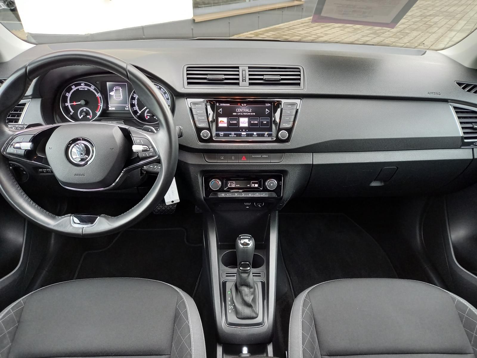 SKODA Fabia 1.0 TSI Ambition DSG-image-4