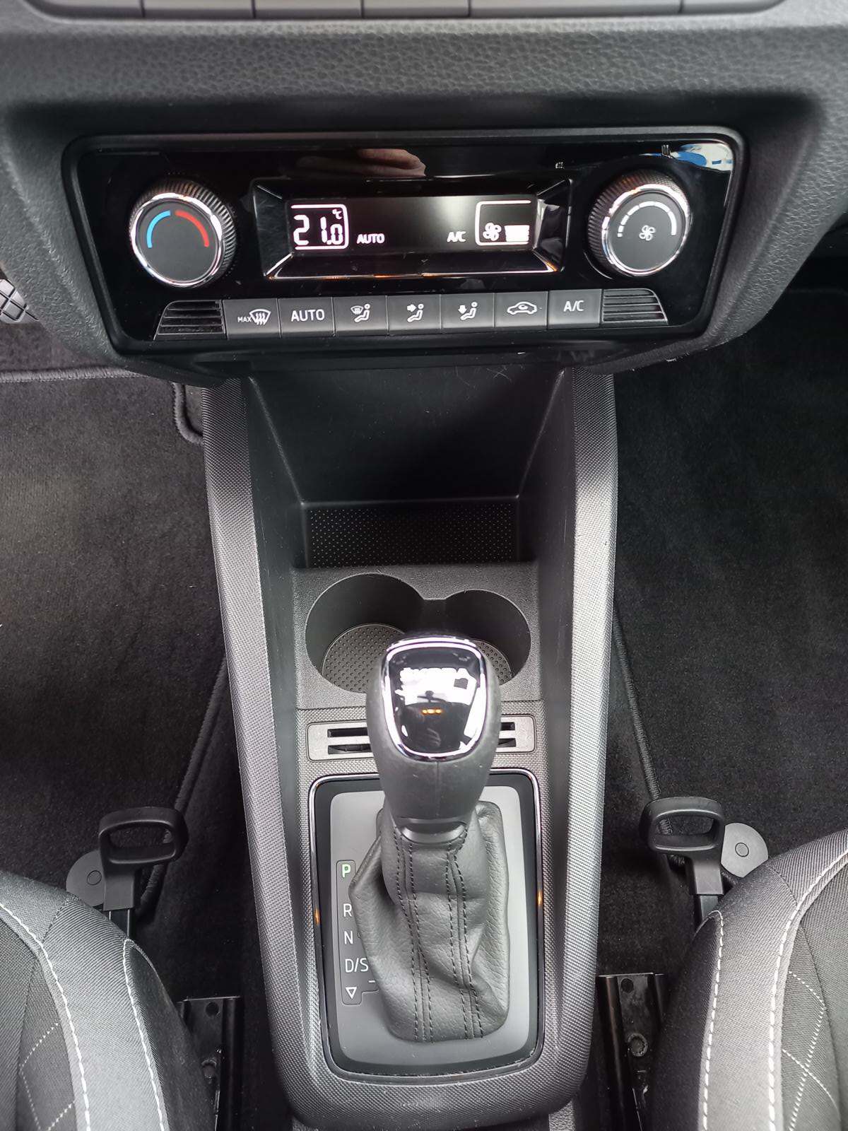 SKODA Fabia 1.0 TSI Ambition DSG-image-9