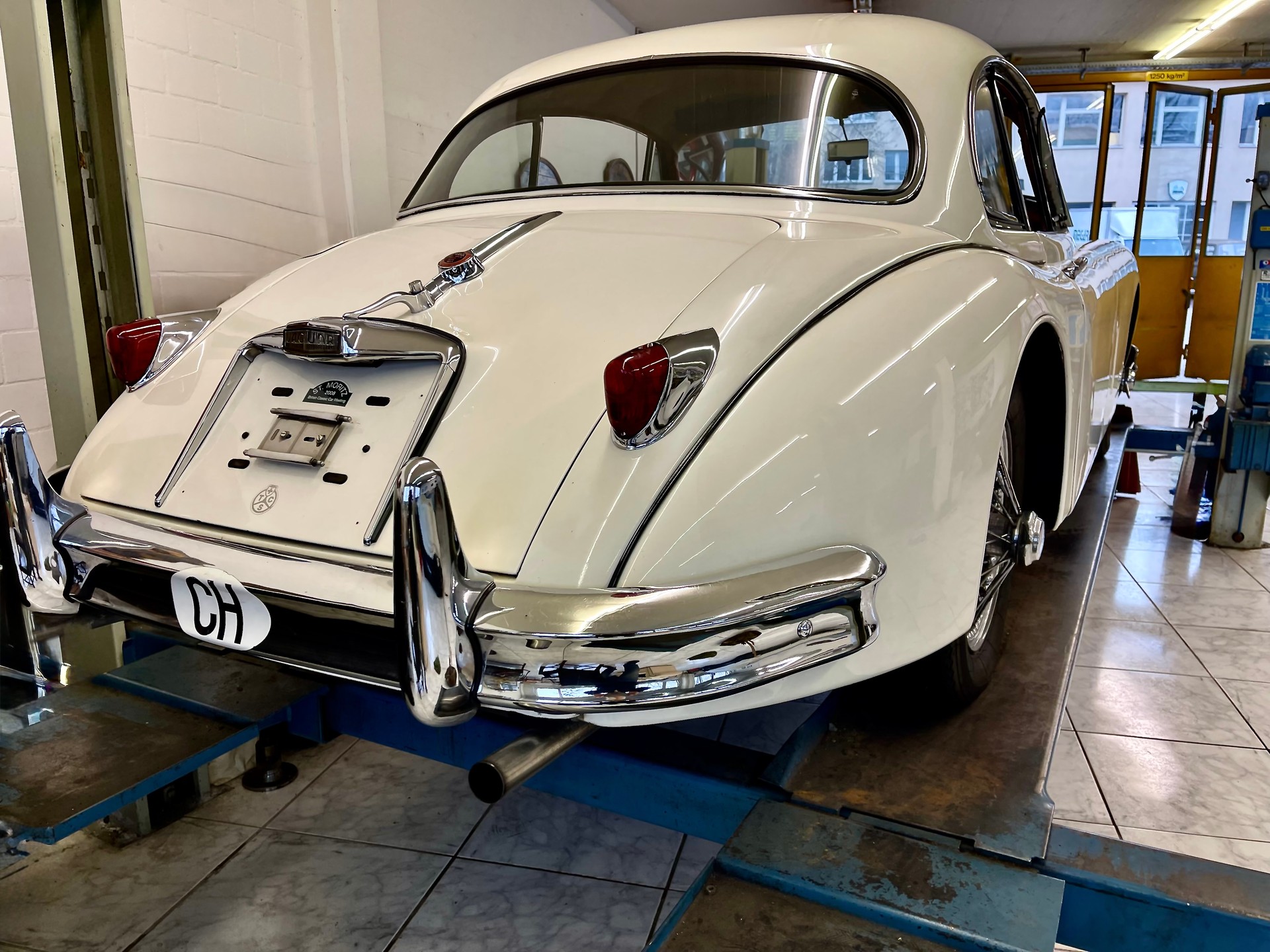 JAGUAR XK 150 3.4 Coupé RHD-image-3