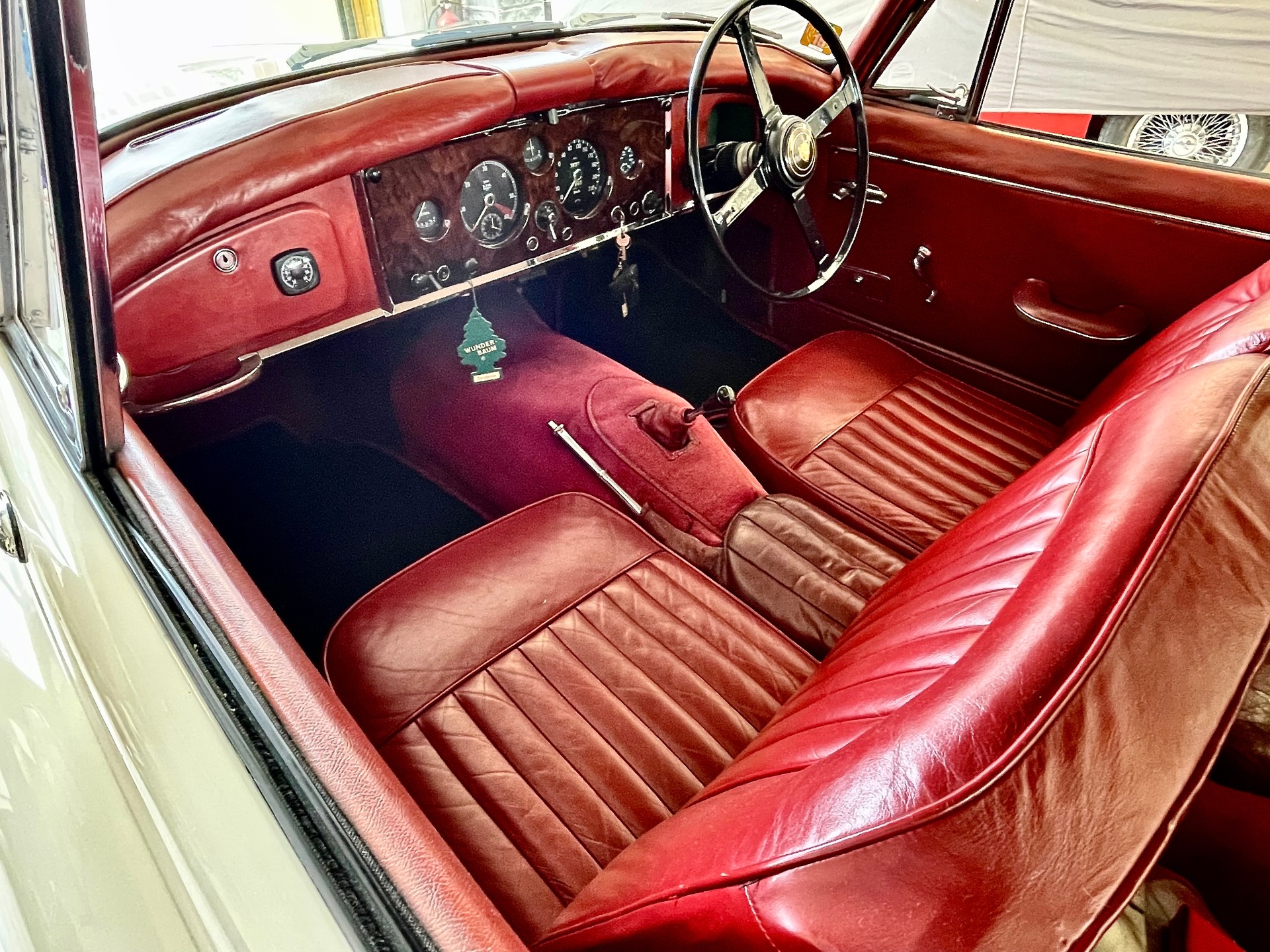 JAGUAR XK 150 3.4 Coupé RHD-image-9