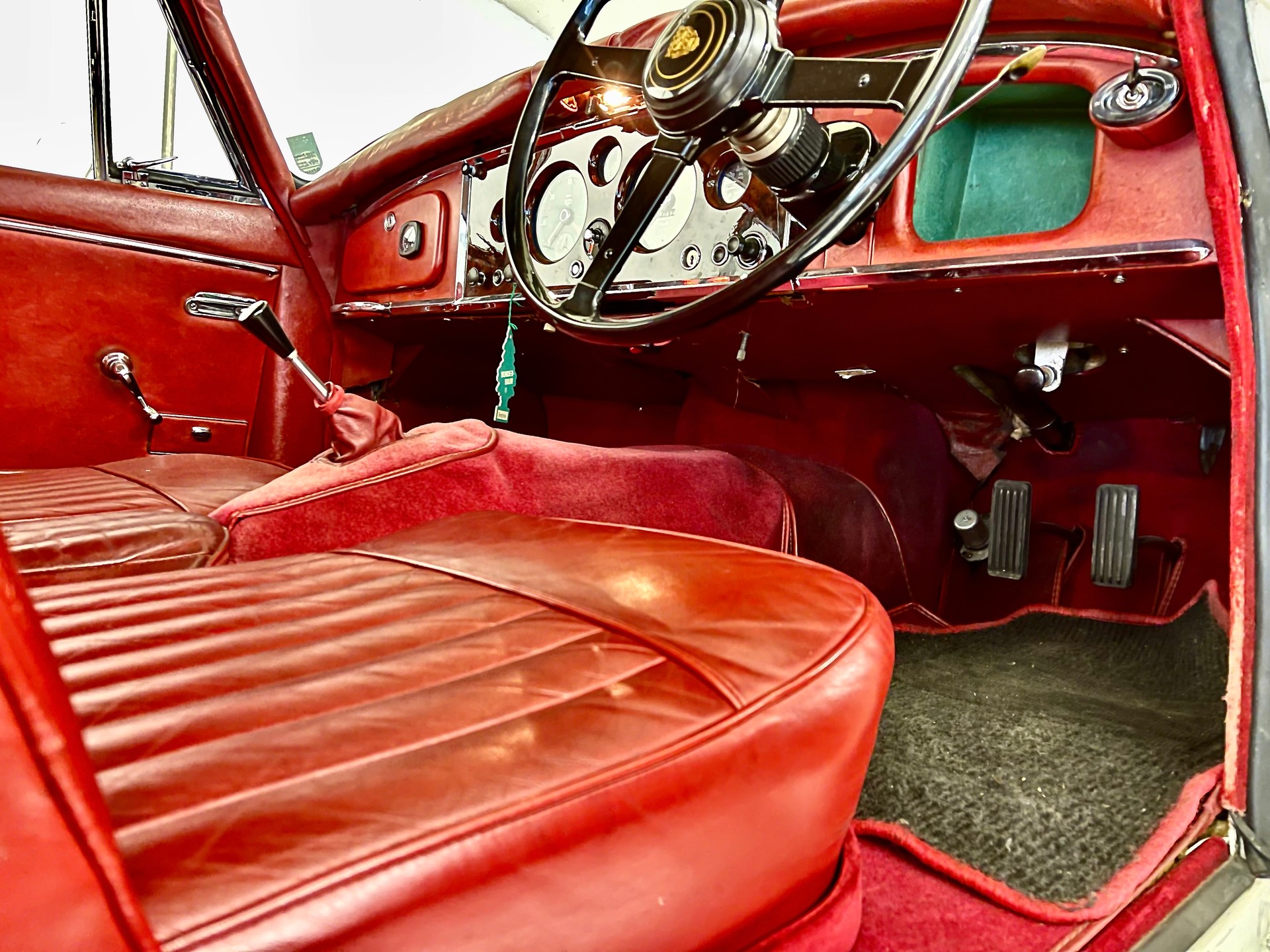 JAGUAR XK 150 3.4 Coupé RHD-image-8