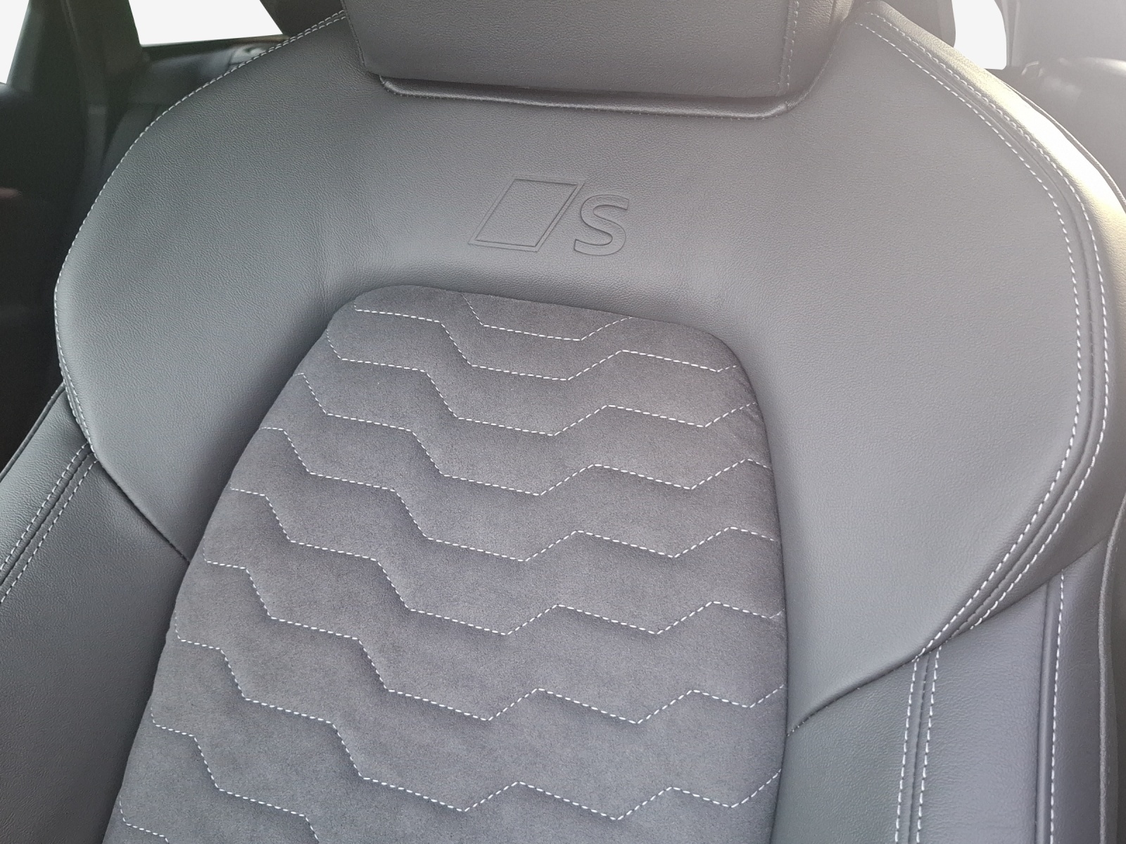 AUDI A6 Avant e-tron performance-image-13