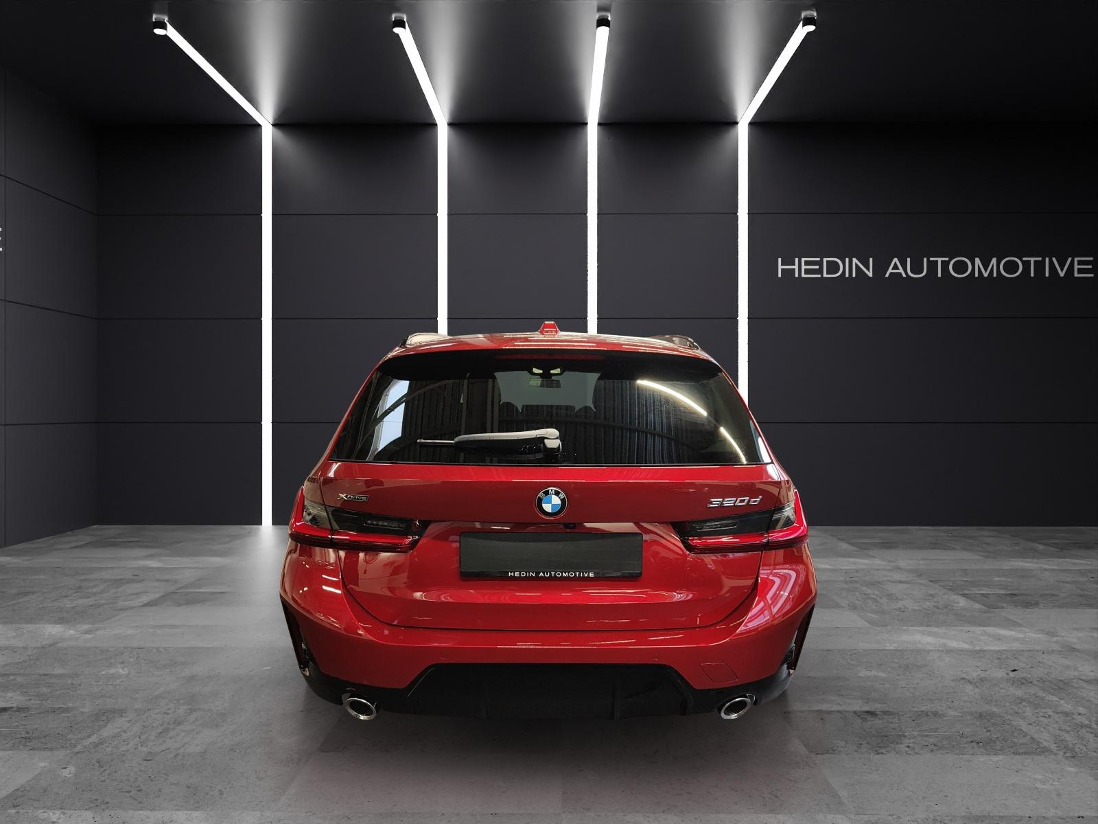 BMW 320d xDrive Touring-image-11