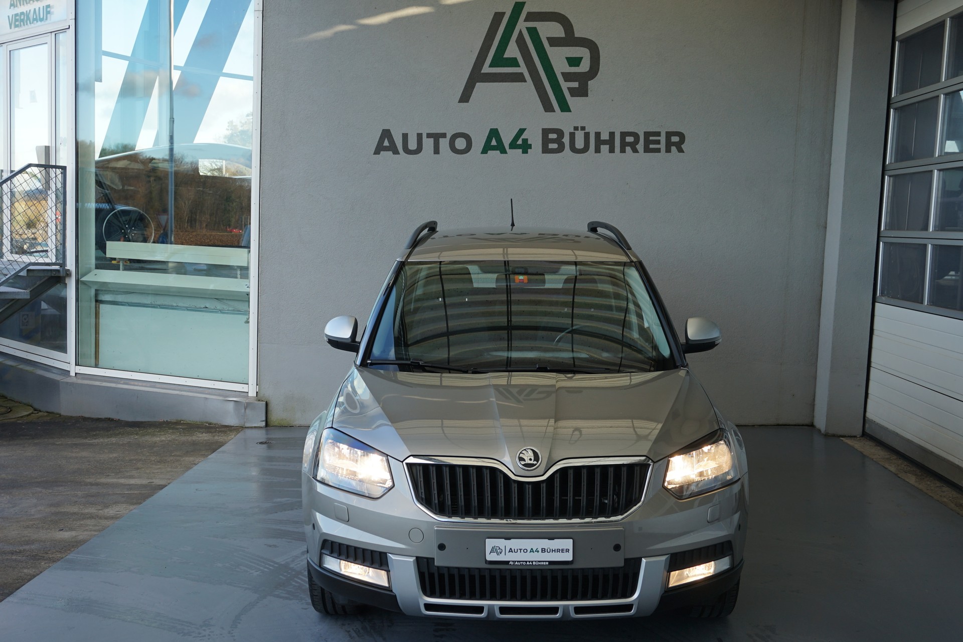 SKODA Yeti 1.8 TSI Ambiente Outdoor 4x4 DSG-Automat 152PS-image-9