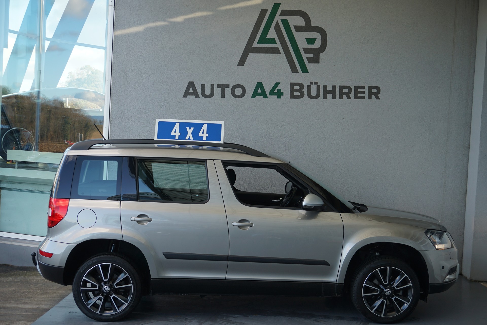 SKODA Yeti 1.8 TSI Ambiente Outdoor 4x4 DSG-Automat 152PS-image-4