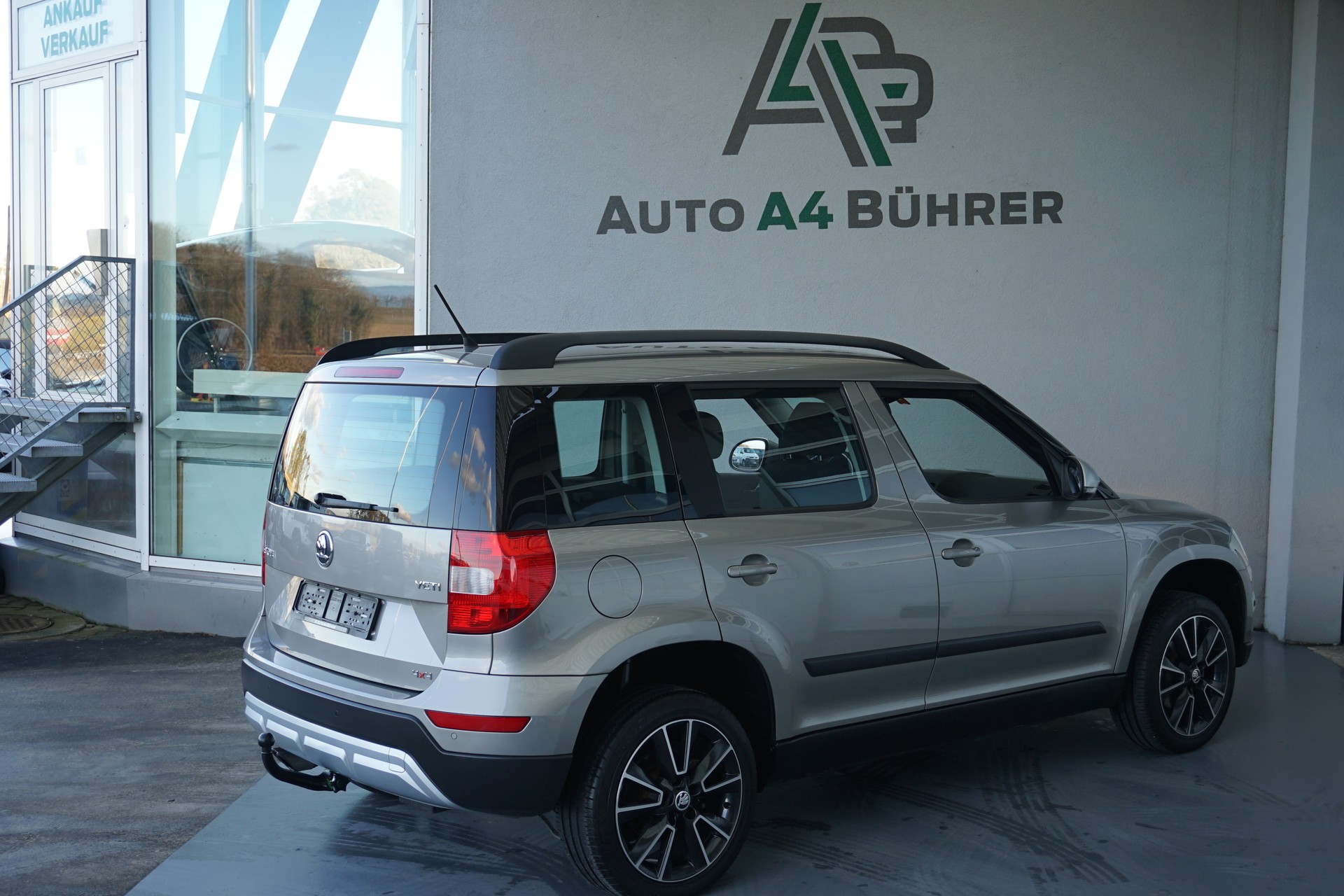 SKODA Yeti 1.8 TSI Ambiente Outdoor 4x4 DSG-Automat 152PS-image-8