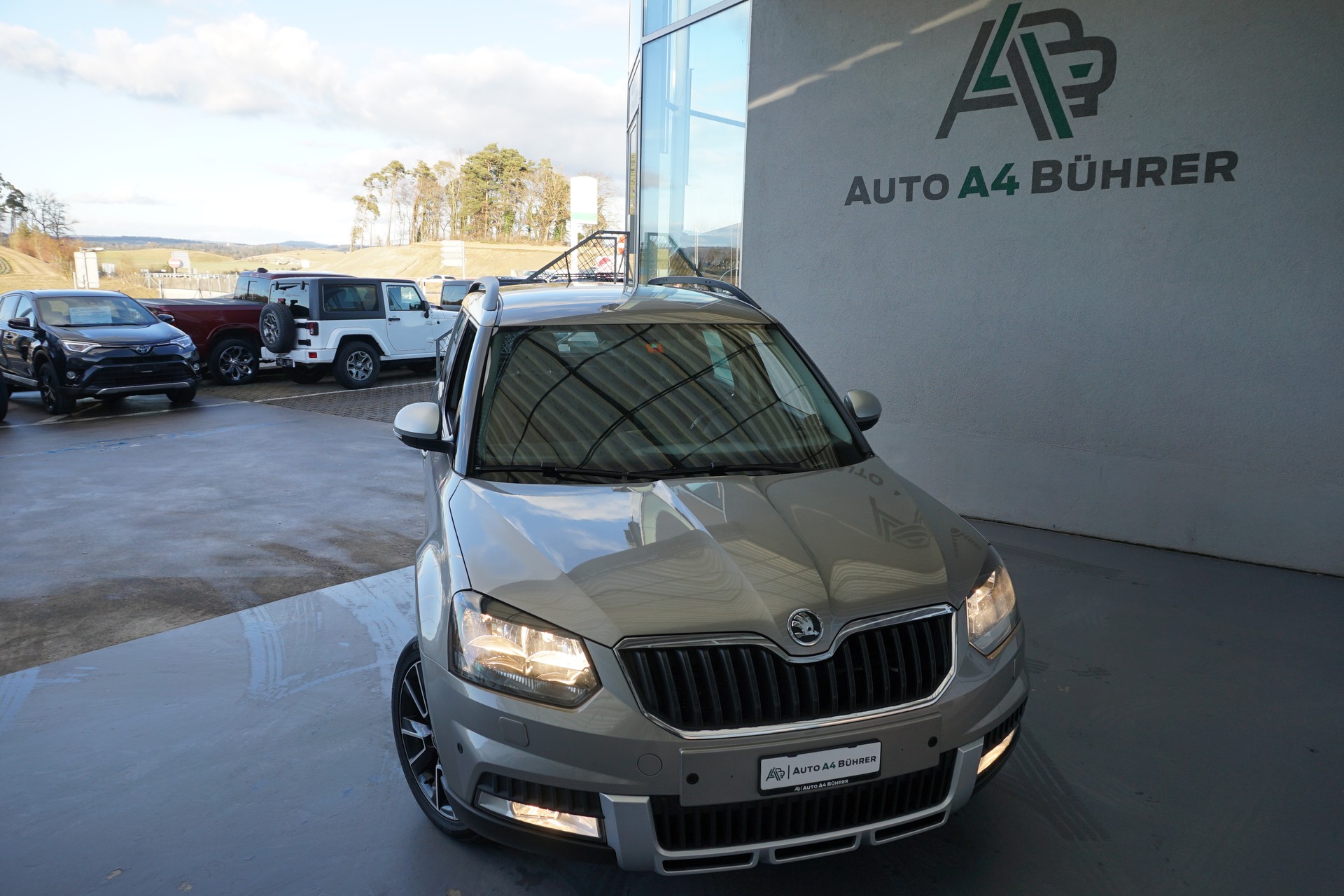 SKODA Yeti 1.8 TSI Ambiente Outdoor 4x4 DSG-Automat 152PS-image-2