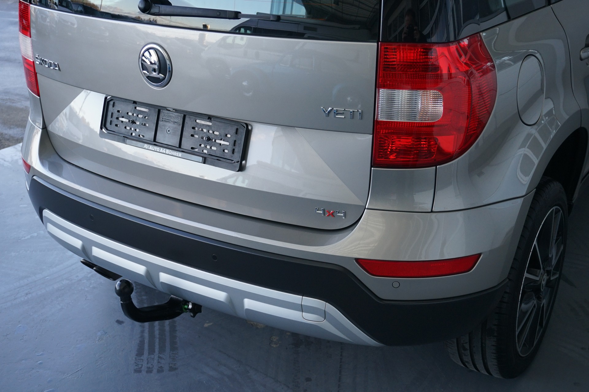 SKODA Yeti 1.8 TSI Ambiente Outdoor 4x4 DSG-Automat 152PS-image-7