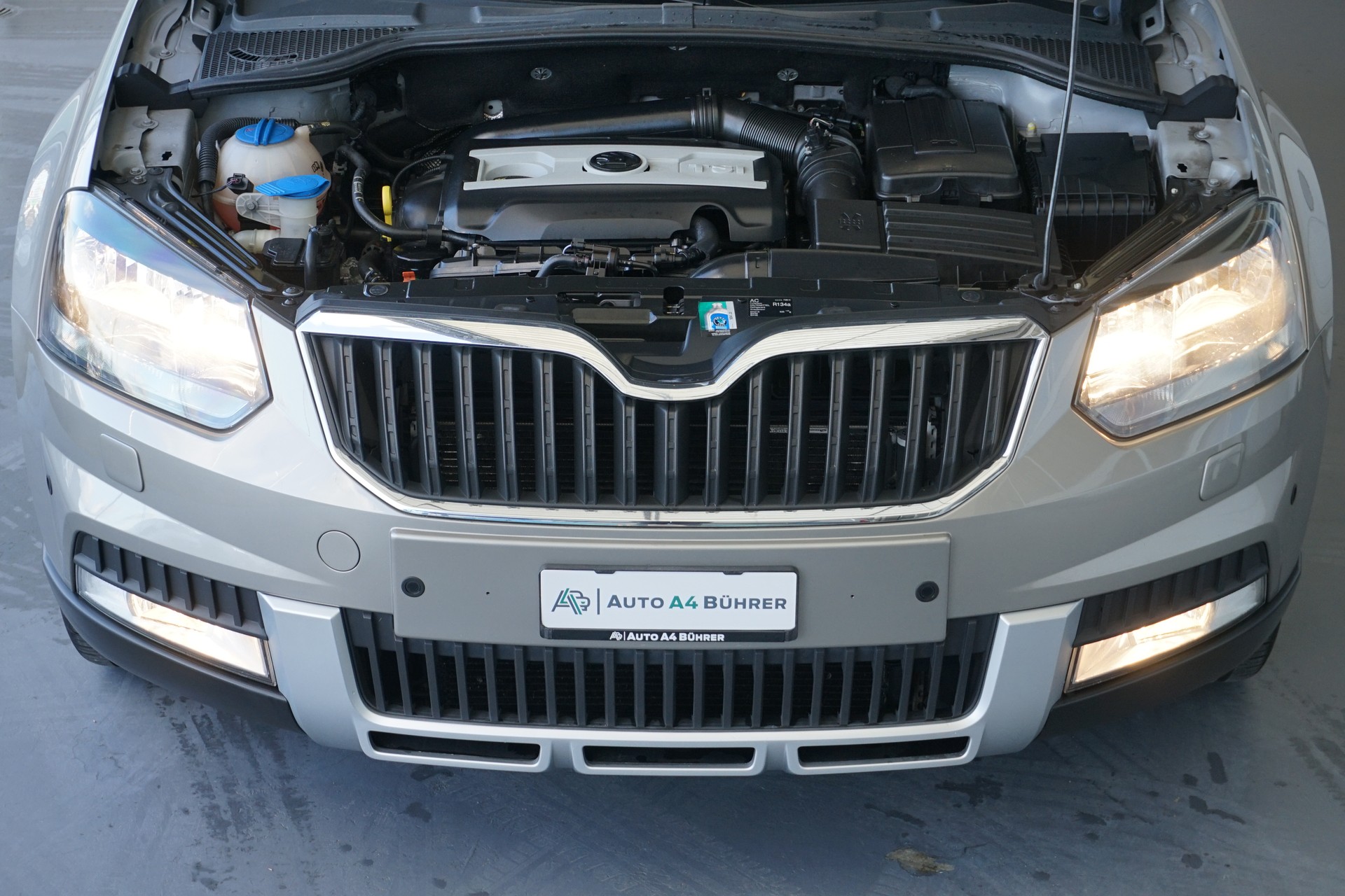 SKODA Yeti 1.8 TSI Ambiente Outdoor 4x4 DSG-Automat 152PS-image-12