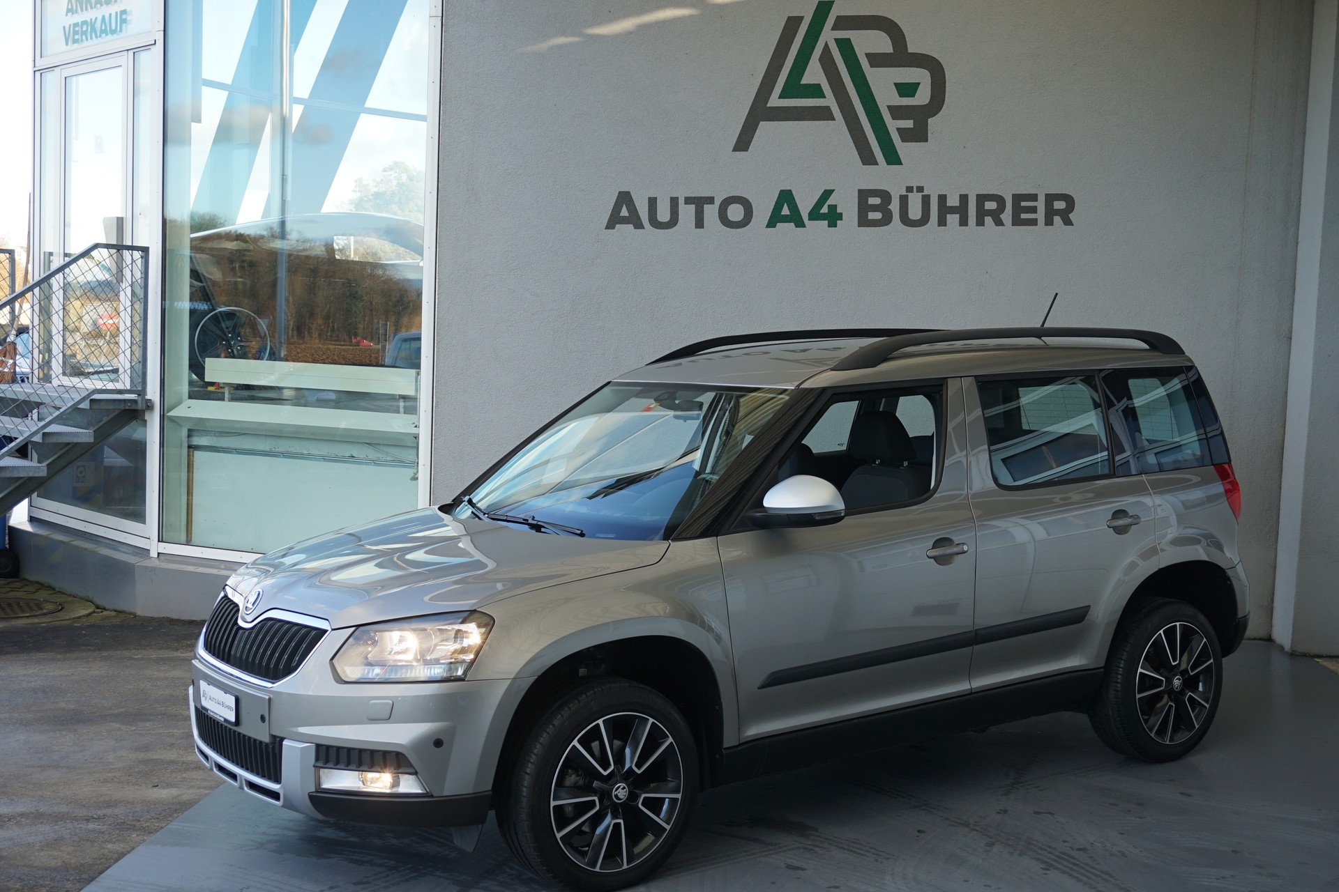 SKODA Yeti 1.8 TSI Ambiente Outdoor 4x4 DSG-Automat 152PS-image-3