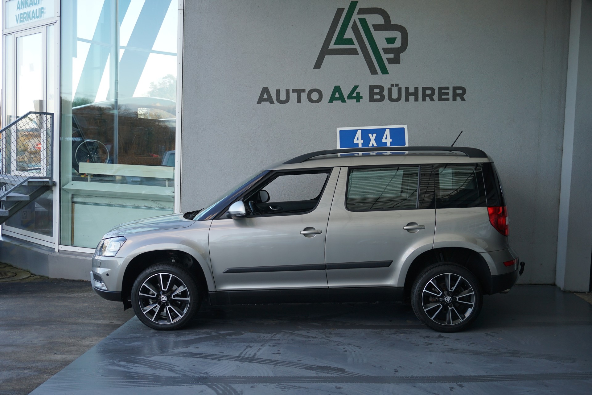 SKODA Yeti 1.8 TSI Ambiente Outdoor 4x4 DSG-Automat 152PS-image-0