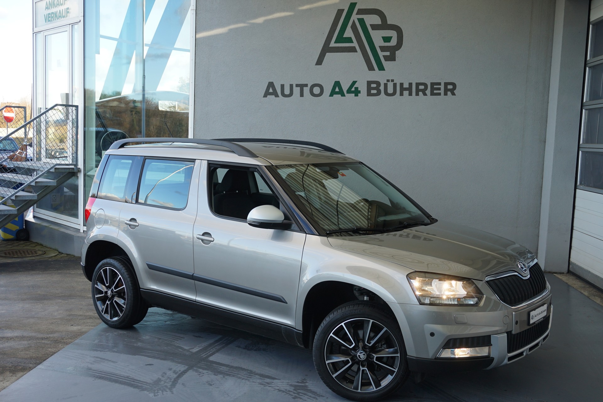 SKODA Yeti 1.8 TSI Ambiente Outdoor 4x4 DSG-Automat 152PS-image-1