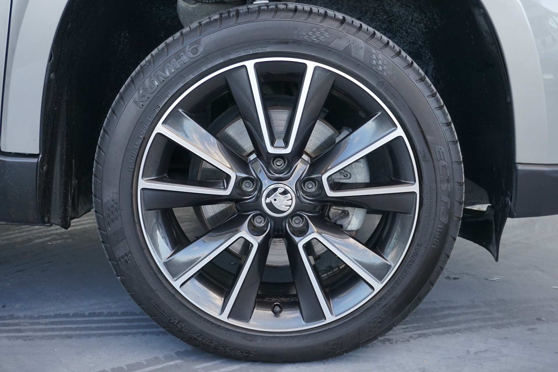 SKODA Yeti 1.8 TSI Ambiente Outdoor 4x4 DSG-Automat 152PS-image-11