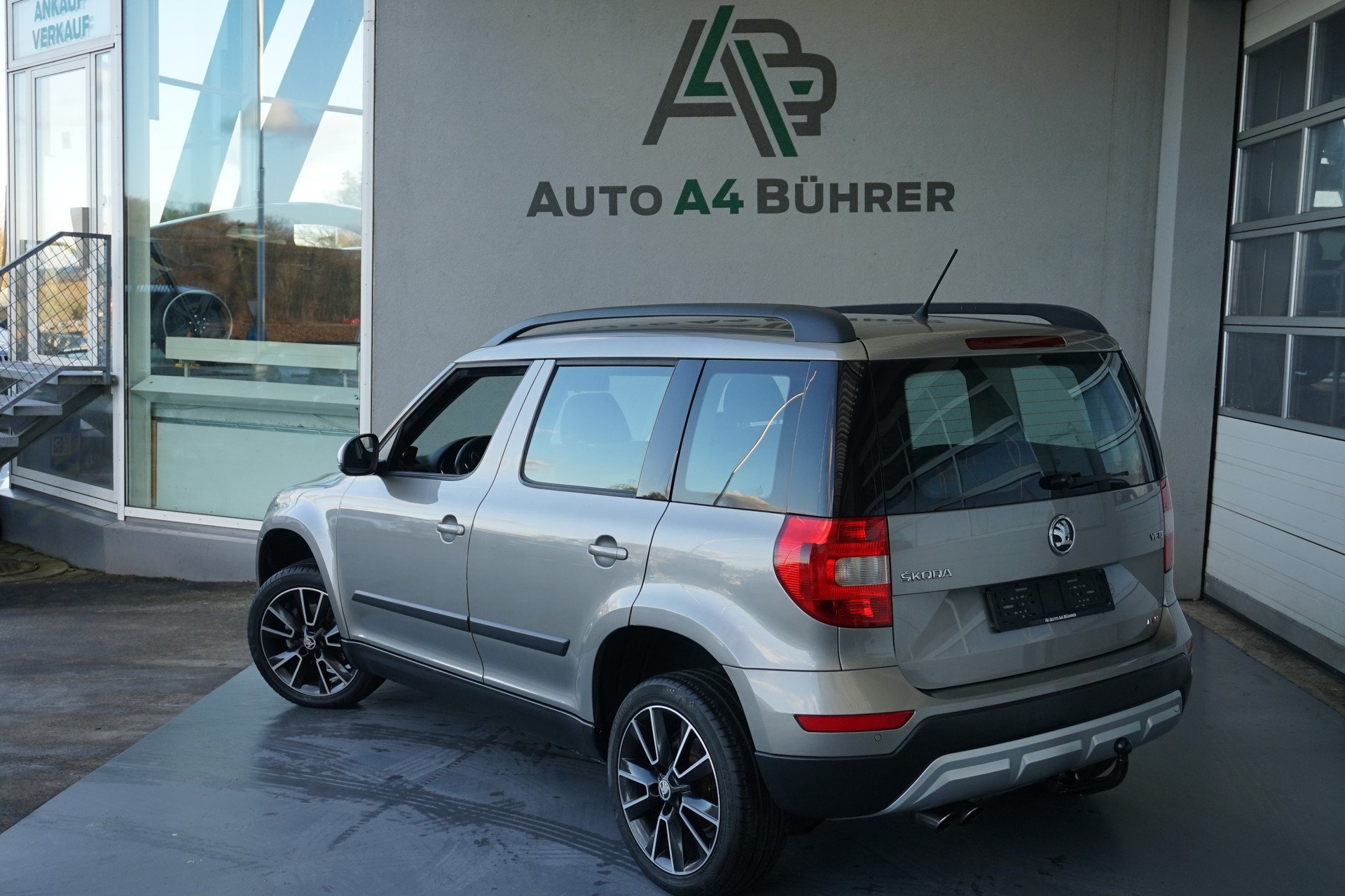 SKODA Yeti 1.8 TSI Ambiente Outdoor 4x4 DSG-Automat 152PS-image-5