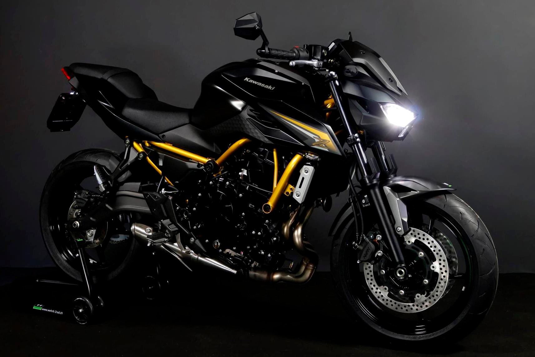 KAWASAKI Z 650 S (50/35 KW) Level 2 - Sofort lieferbar-showroom-element-2