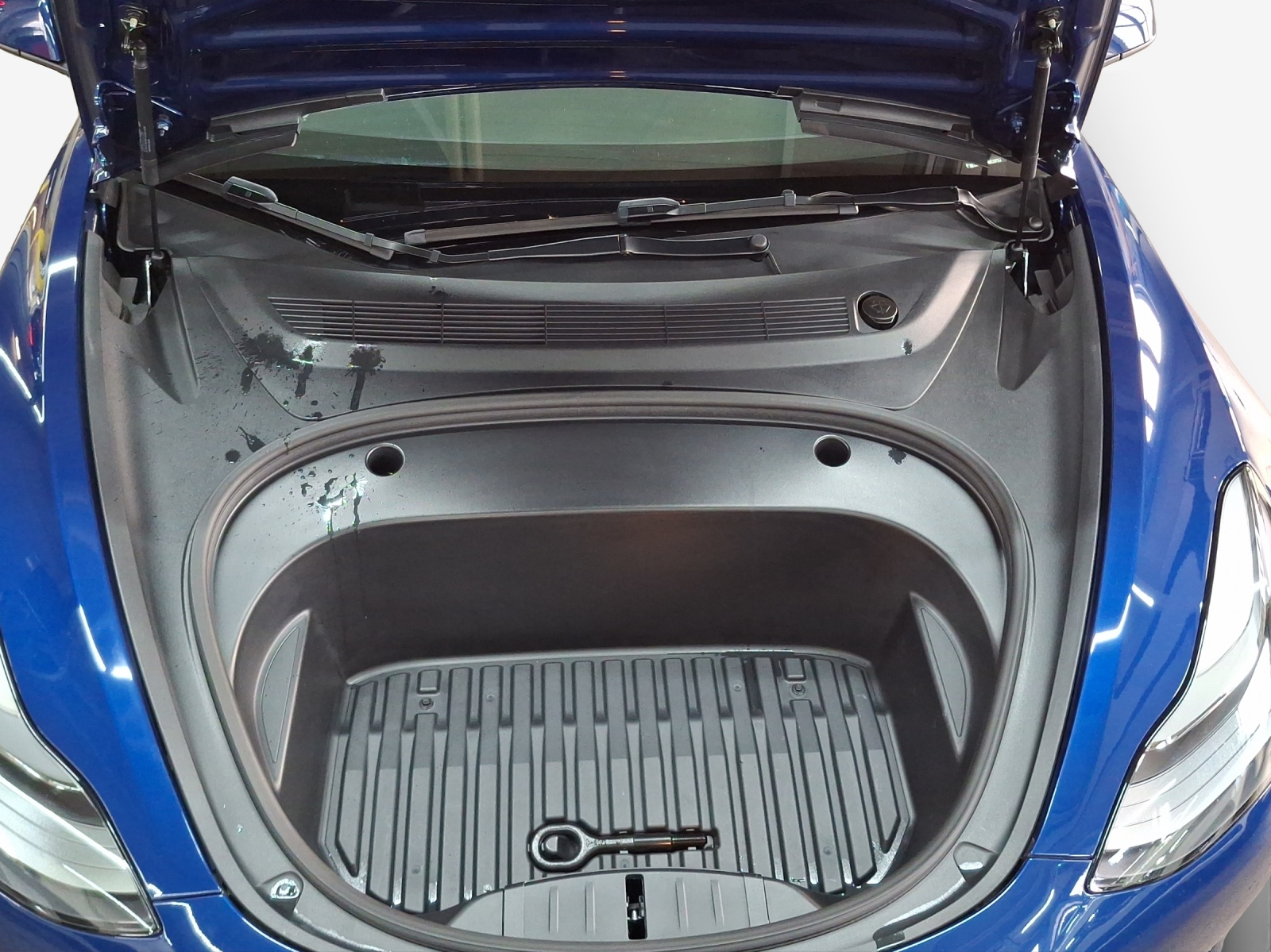 TESLA Model 3-image-16
