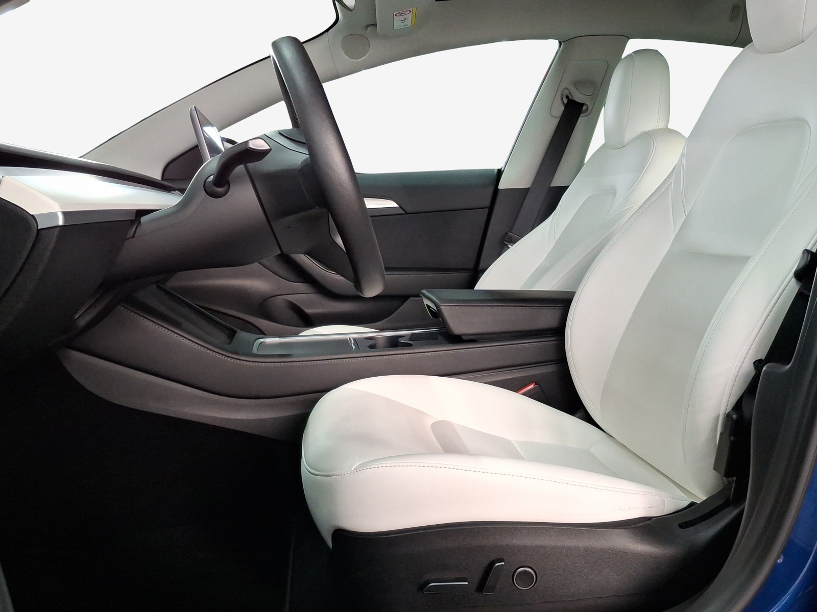 TESLA Model 3-image-8