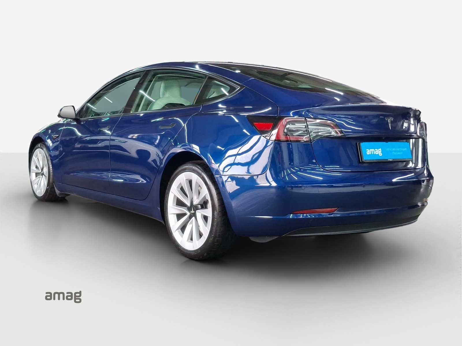 TESLA Model 3-image-3