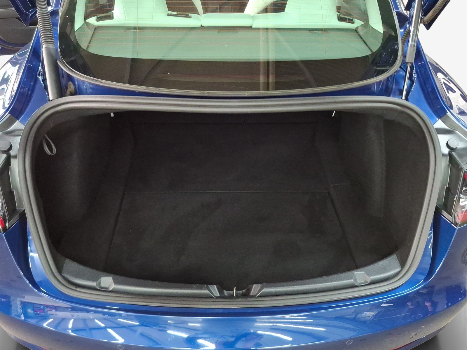 TESLA Model 3-image-13
