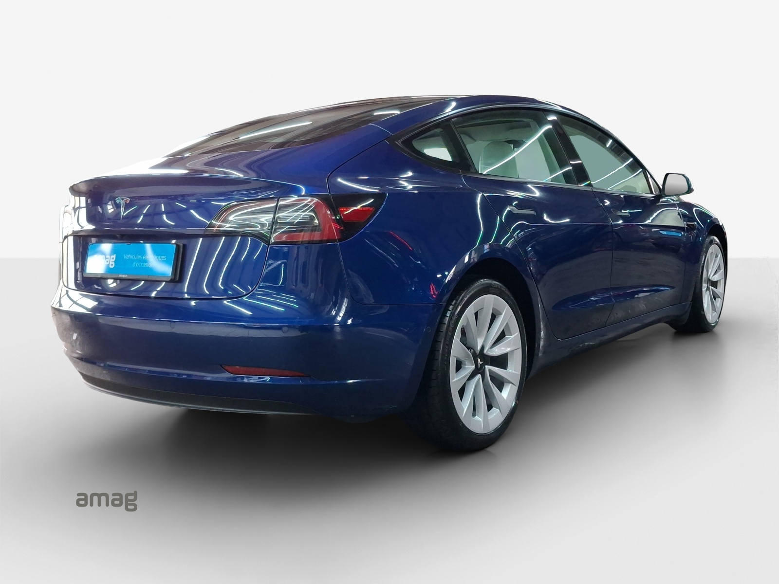 TESLA Model 3-image-5