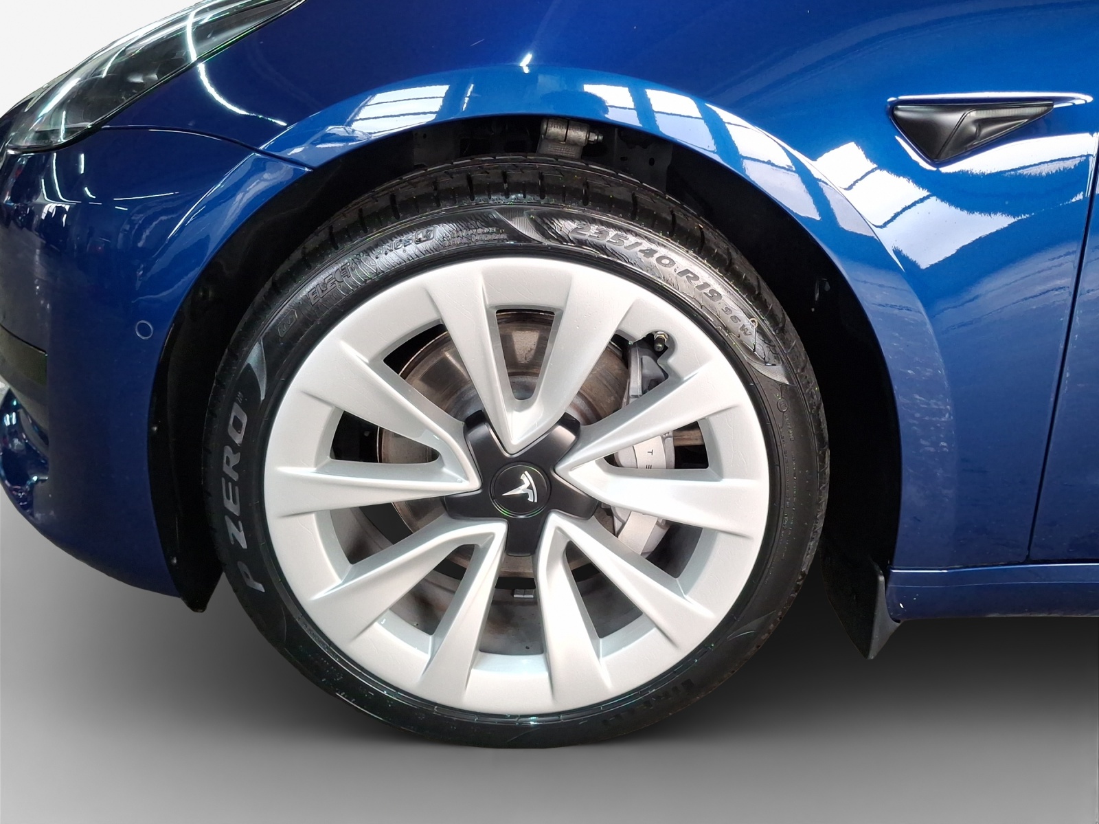 TESLA Model 3-image-15