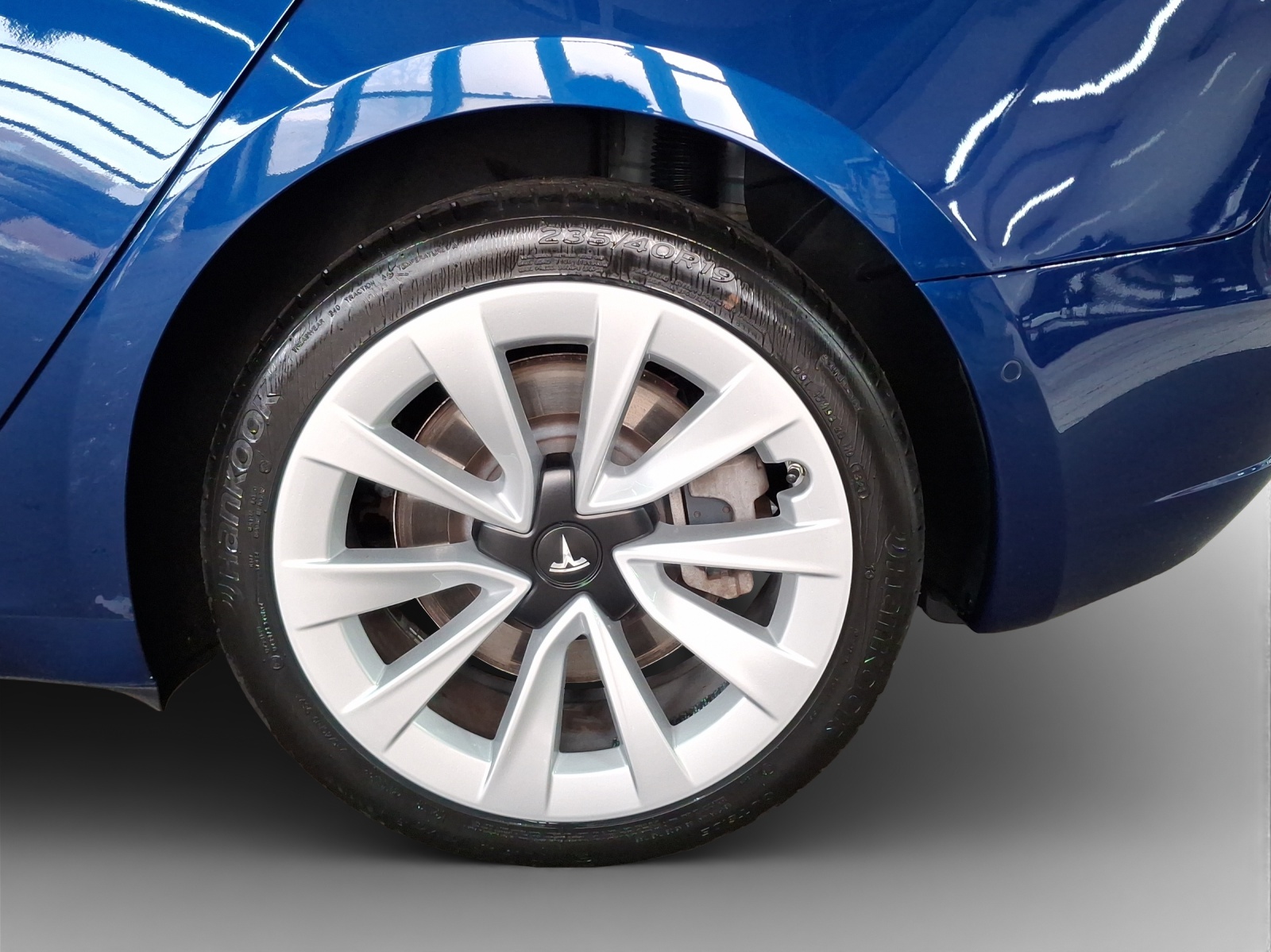 TESLA Model 3-image-14