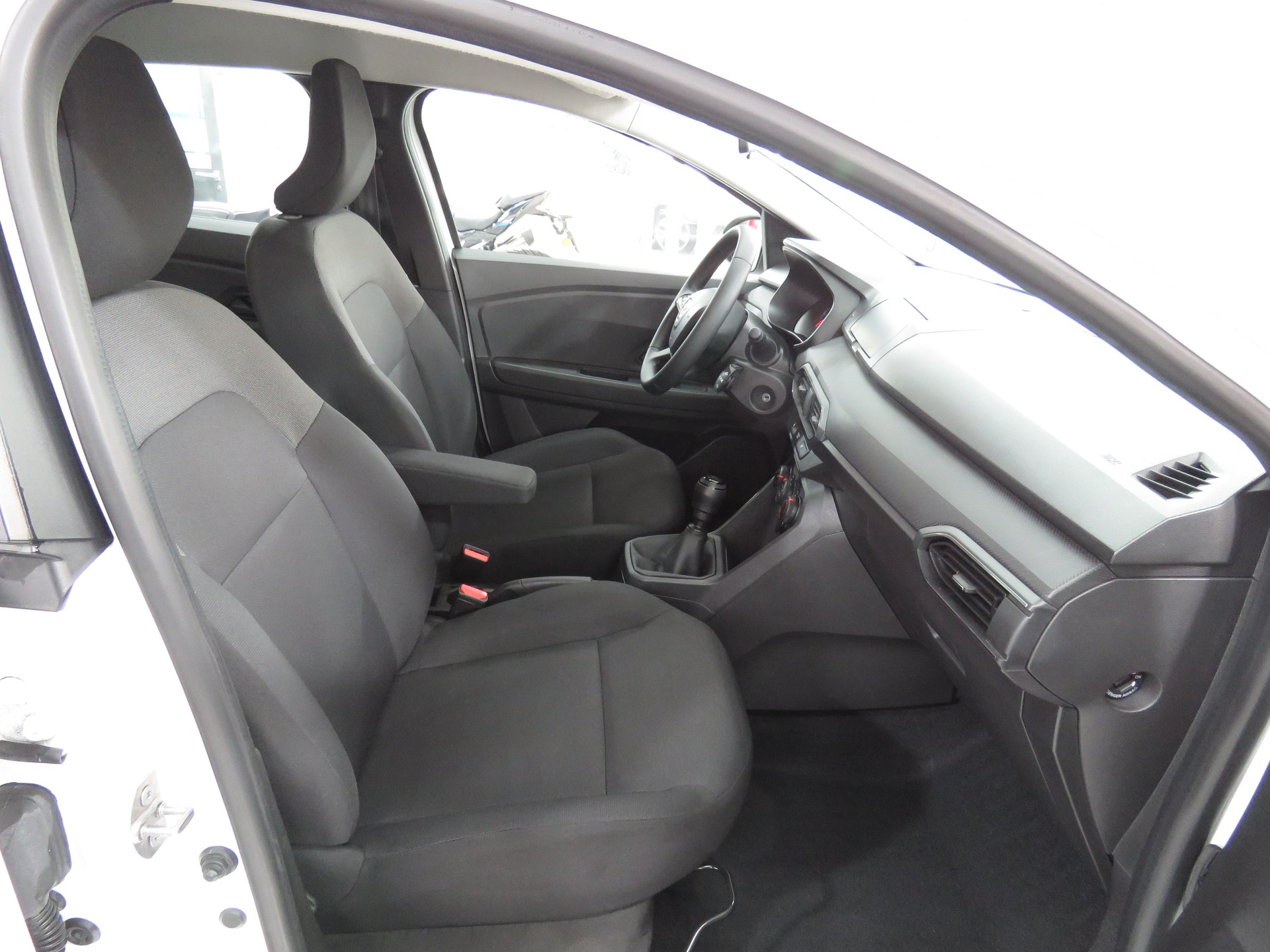 DACIA Sandero SCe 65 Essential-image-11