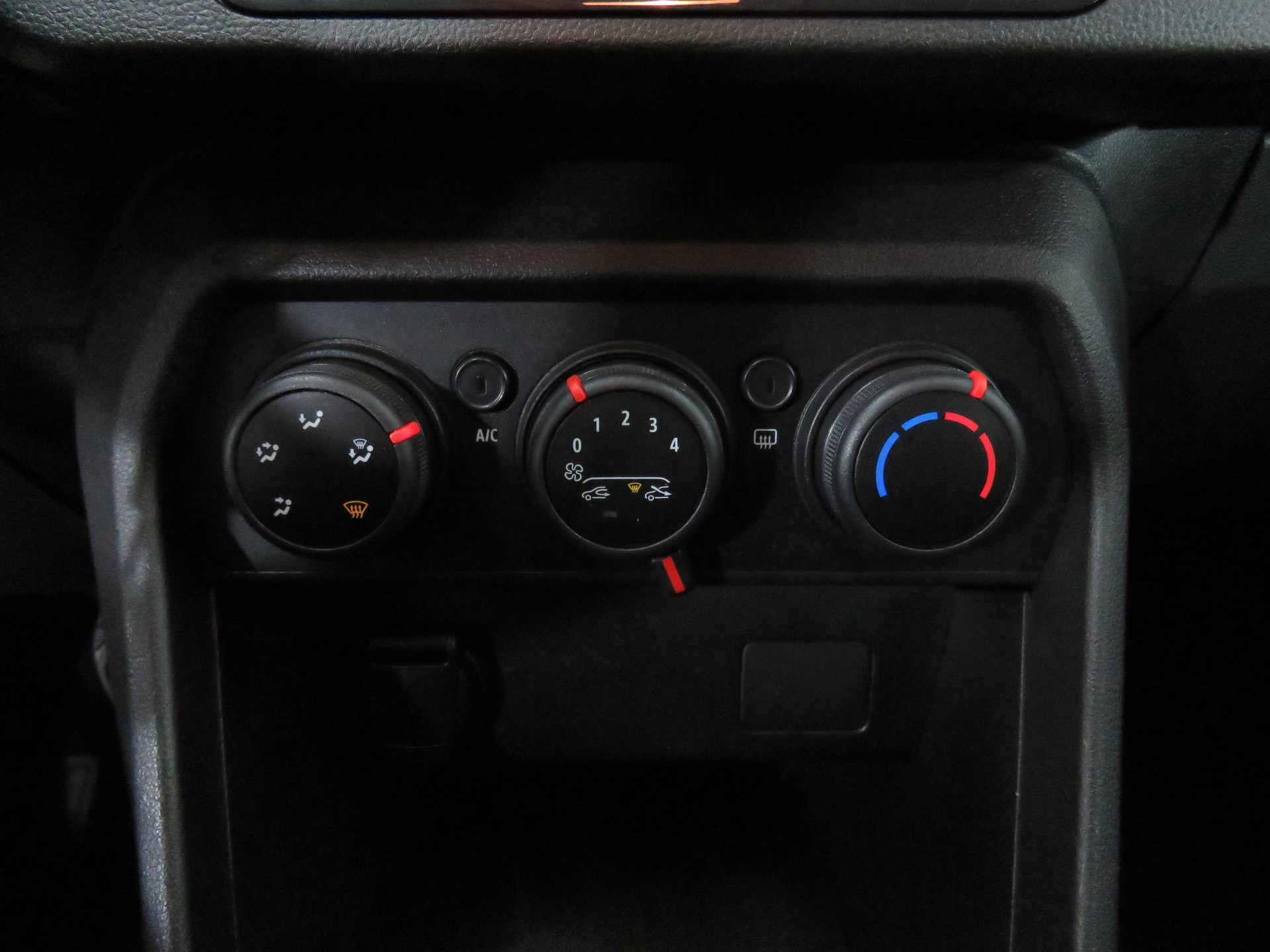 DACIA Sandero SCe 65 Essential-image-15