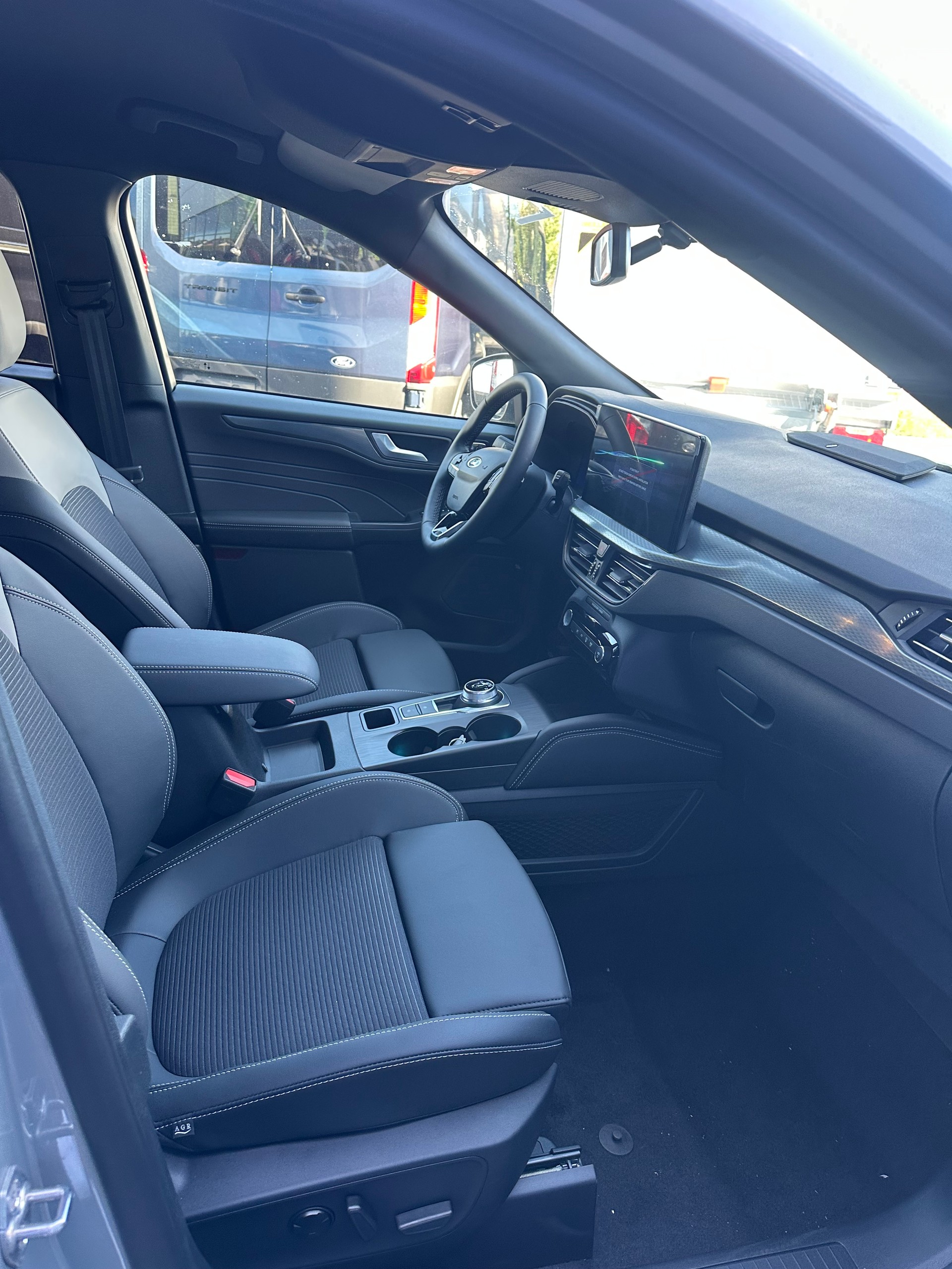 FORD Kuga 2.5 Hybrid Sound Edition FHEV/4x4-image-11