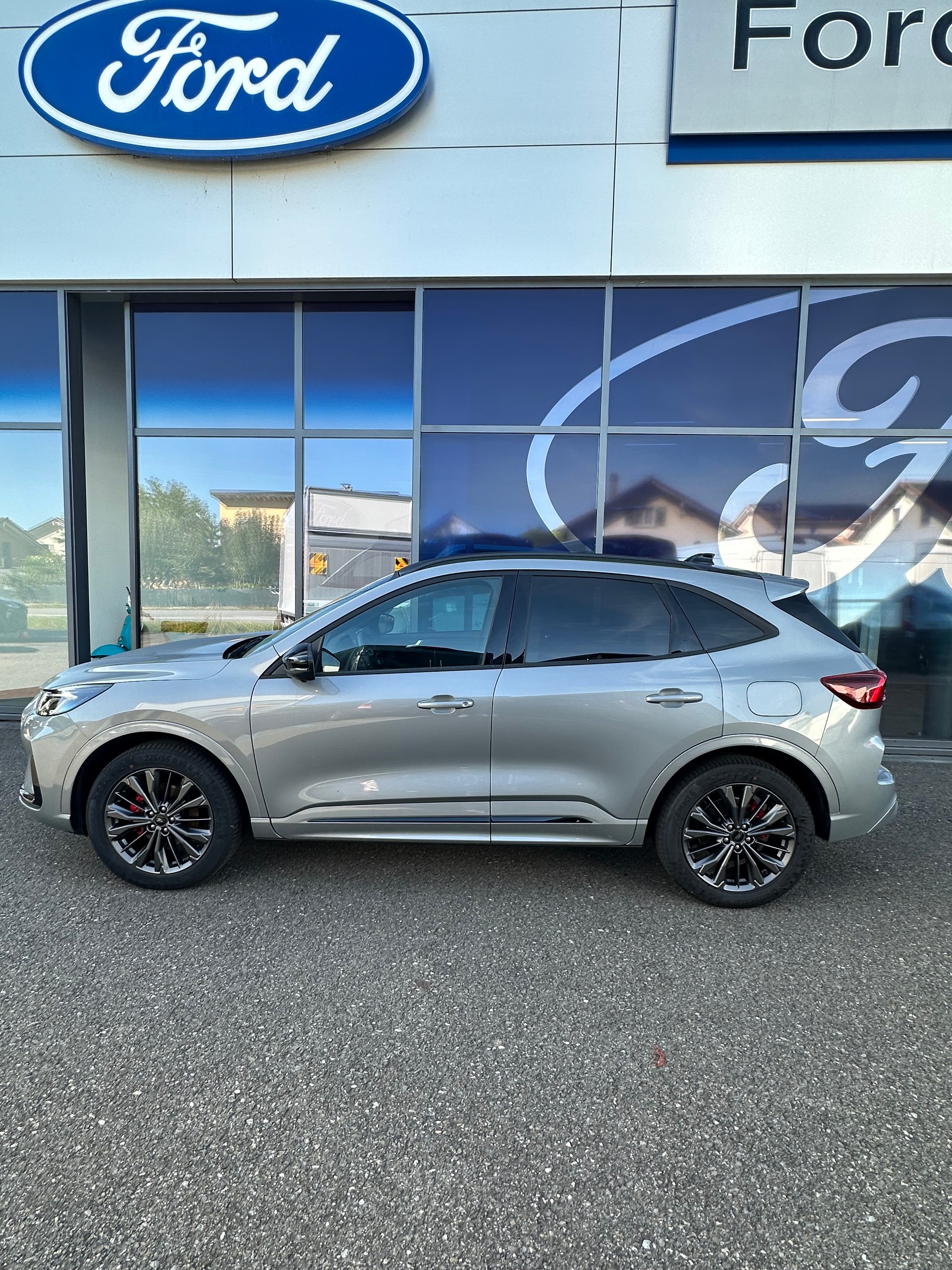FORD Kuga 2.5 Hybrid Sound Edition FHEV/4x4-image-2
