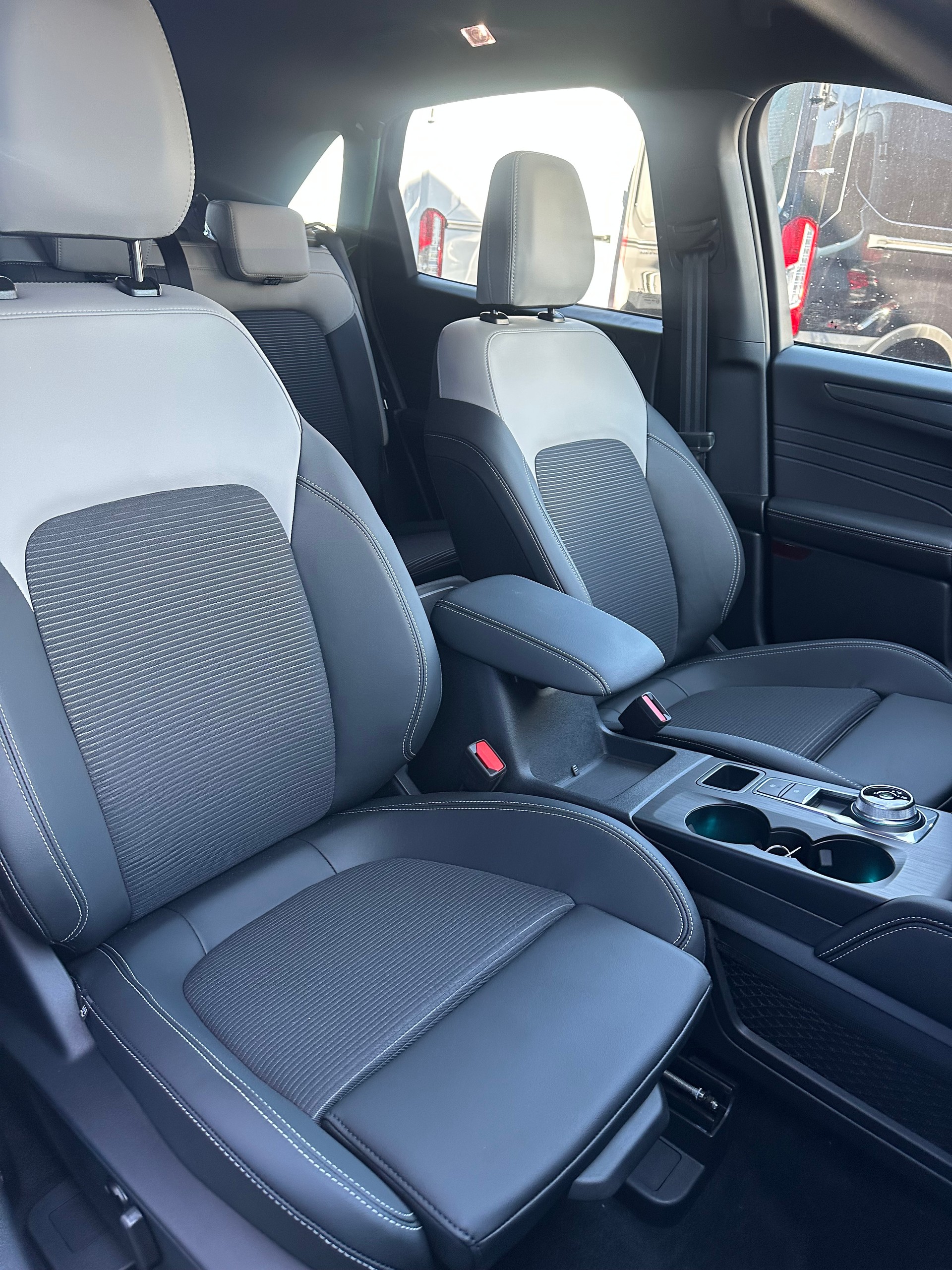 FORD Kuga 2.5 Hybrid Sound Edition FHEV/4x4-image-13