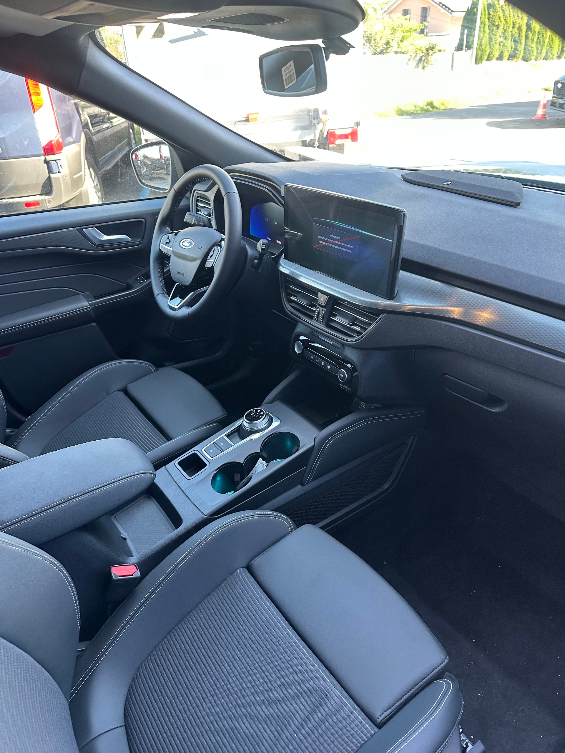 FORD Kuga 2.5 Hybrid Sound Edition FHEV/4x4-image-12