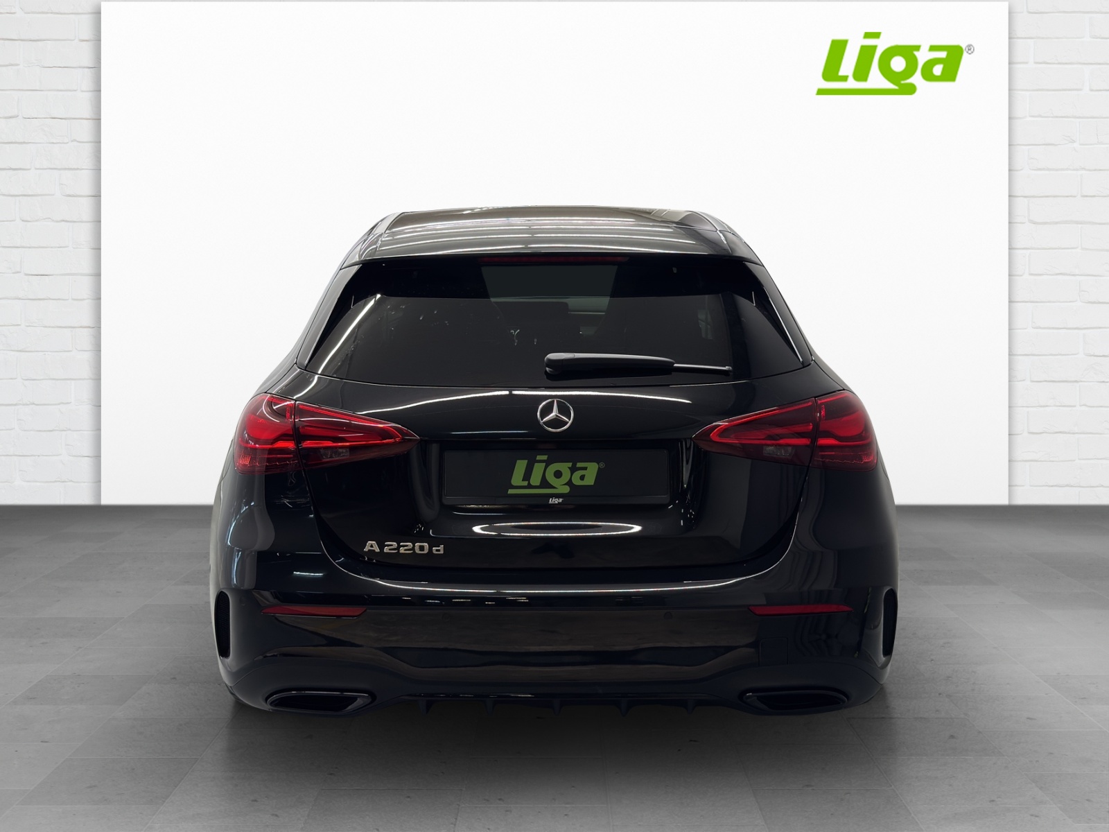 MERCEDES-BENZ A 220 d AMG Line-image-4
